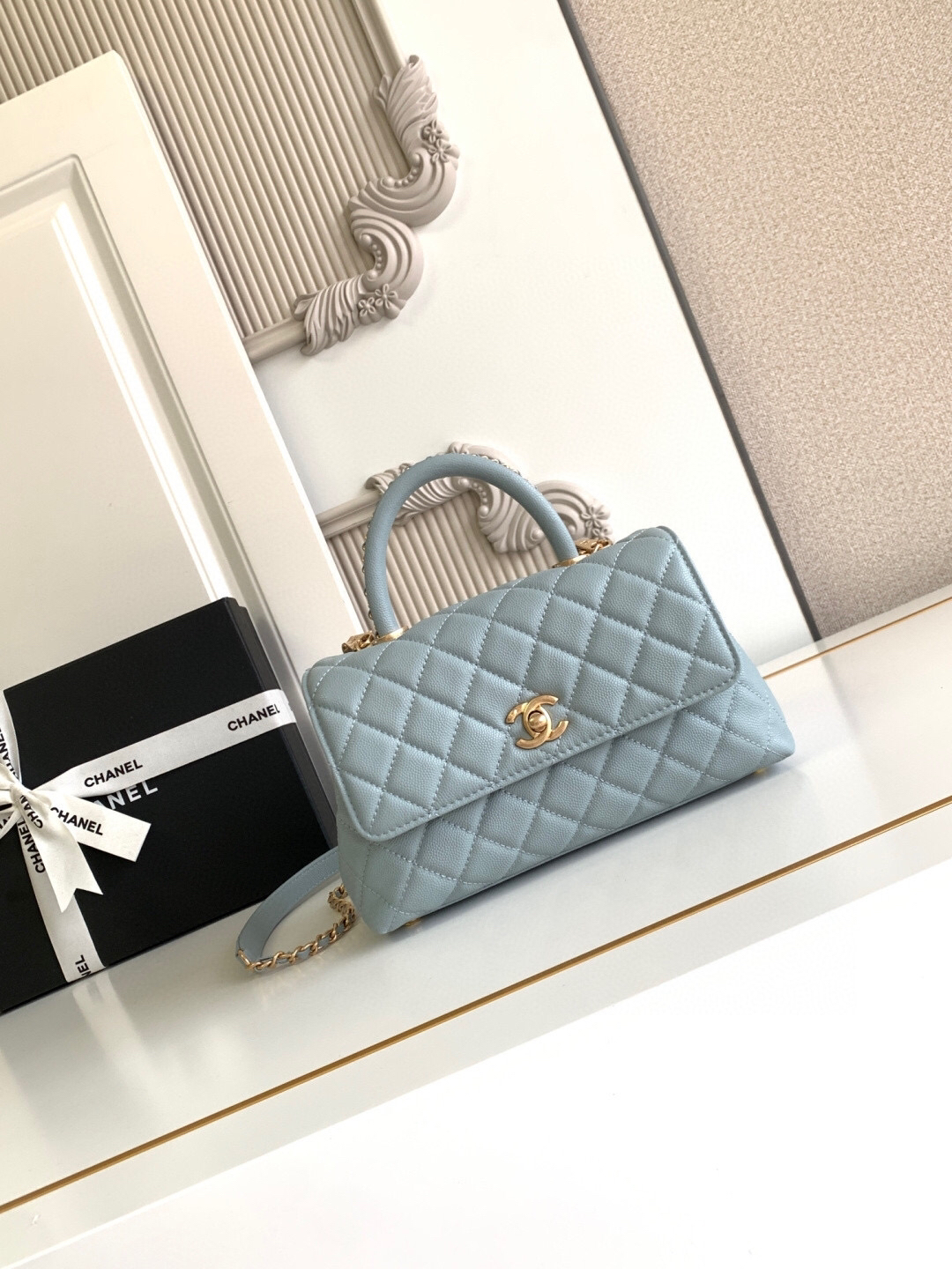 Chanel Coco Handle Pebbled Leather Top-Handle Bag - Image 2