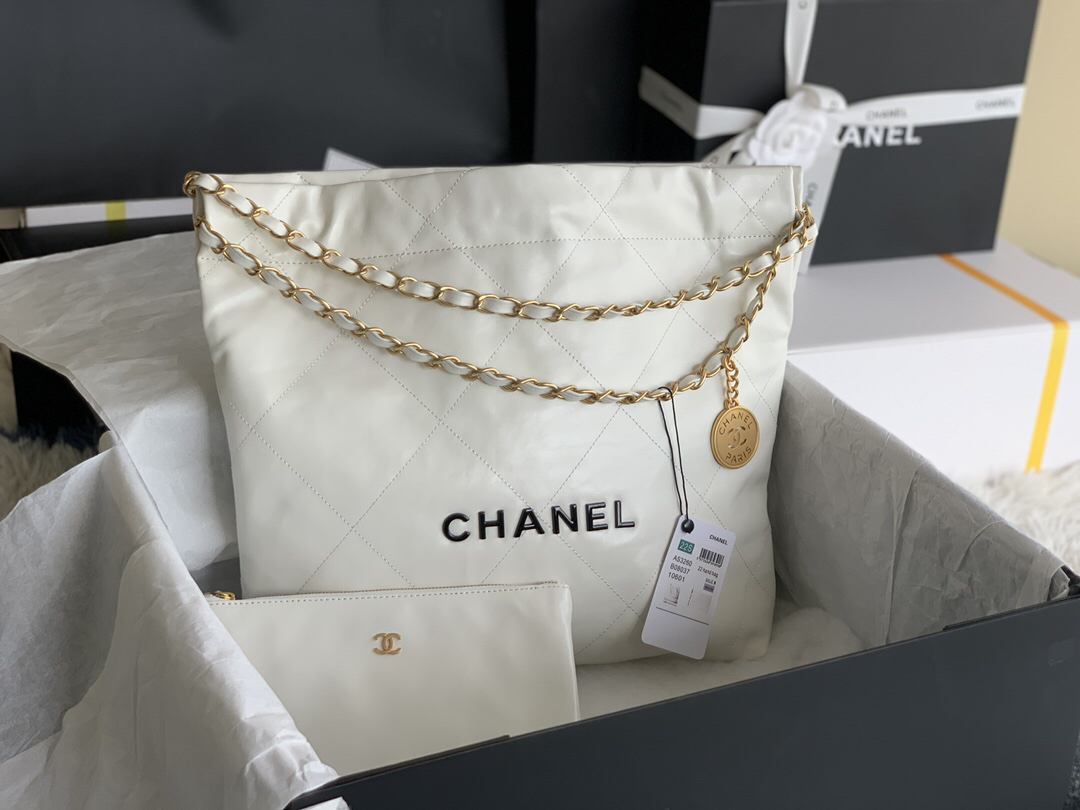 Chanel 2022 Drawstring Shoulder Bag - Image 2