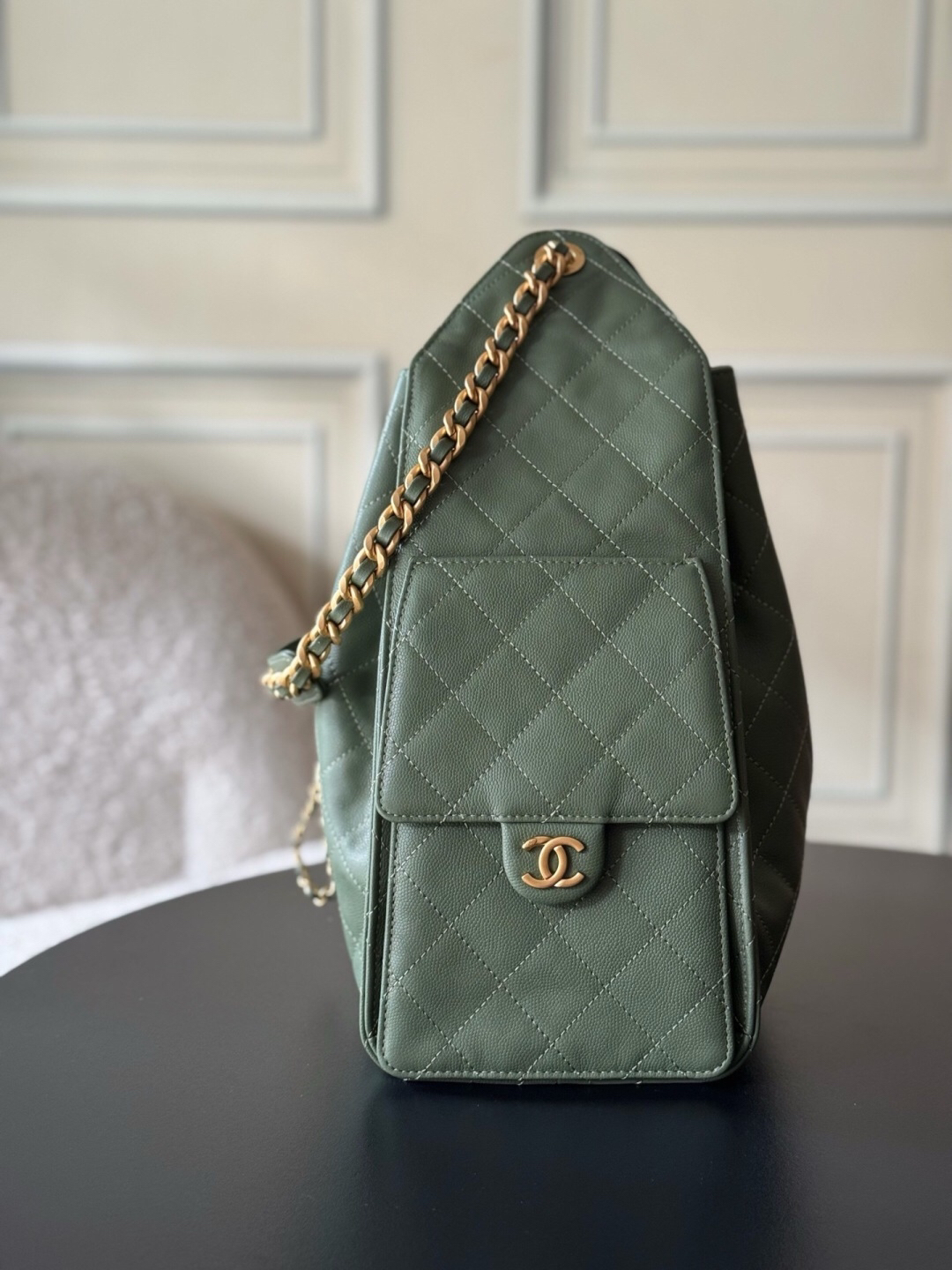 CHANEL 25 Quilted Leather Hobo Shoulder Bag - Image 2