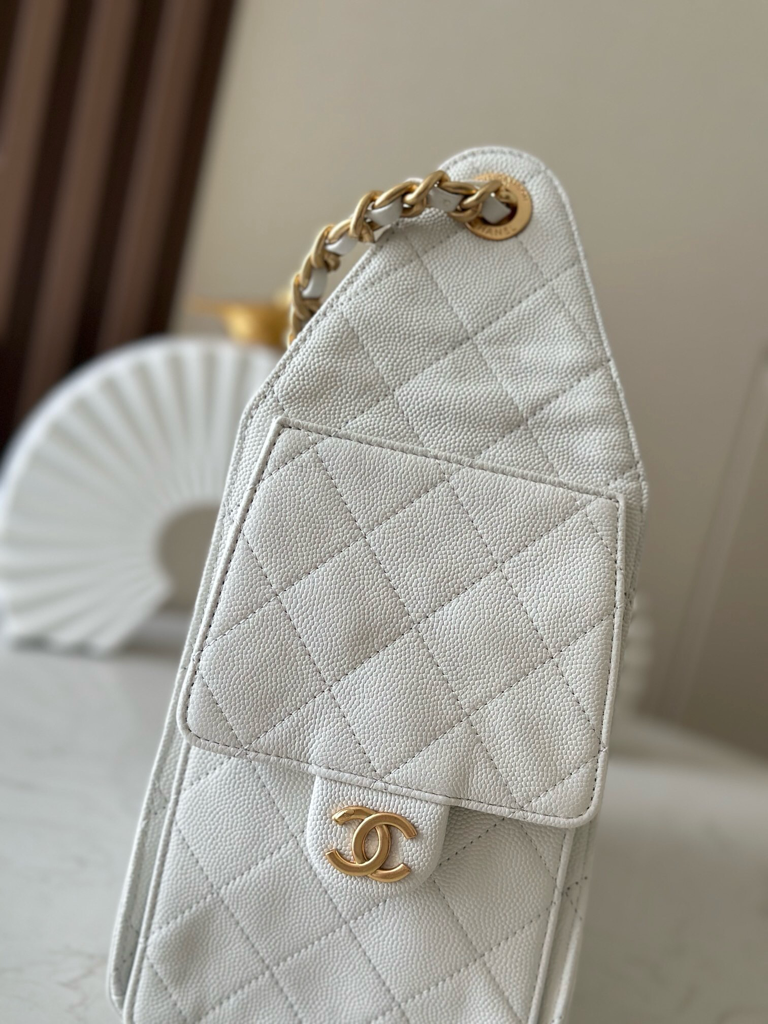 Chanel Hobo Underarm Bag in White Quilted Leather - Image 2