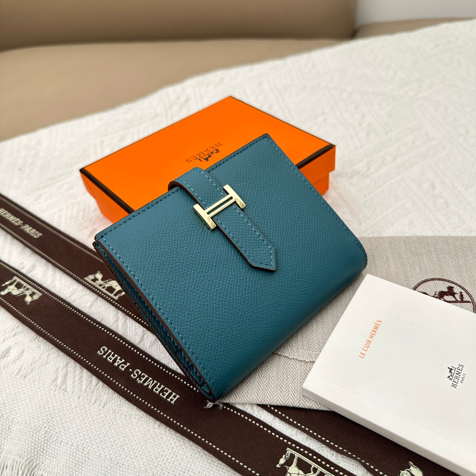 Hermes Model 5120 Palm-Grain Leather Wallet - Image 2