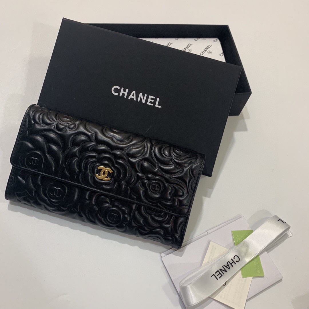 Chanel Camellia Lambskin Wallet with Gold Clasp - Image 2