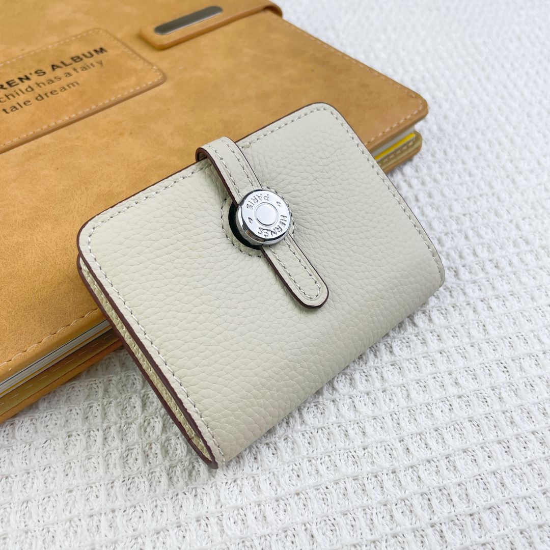 Hermès Togo Leather Wallet with Silver Clasp - Image 2