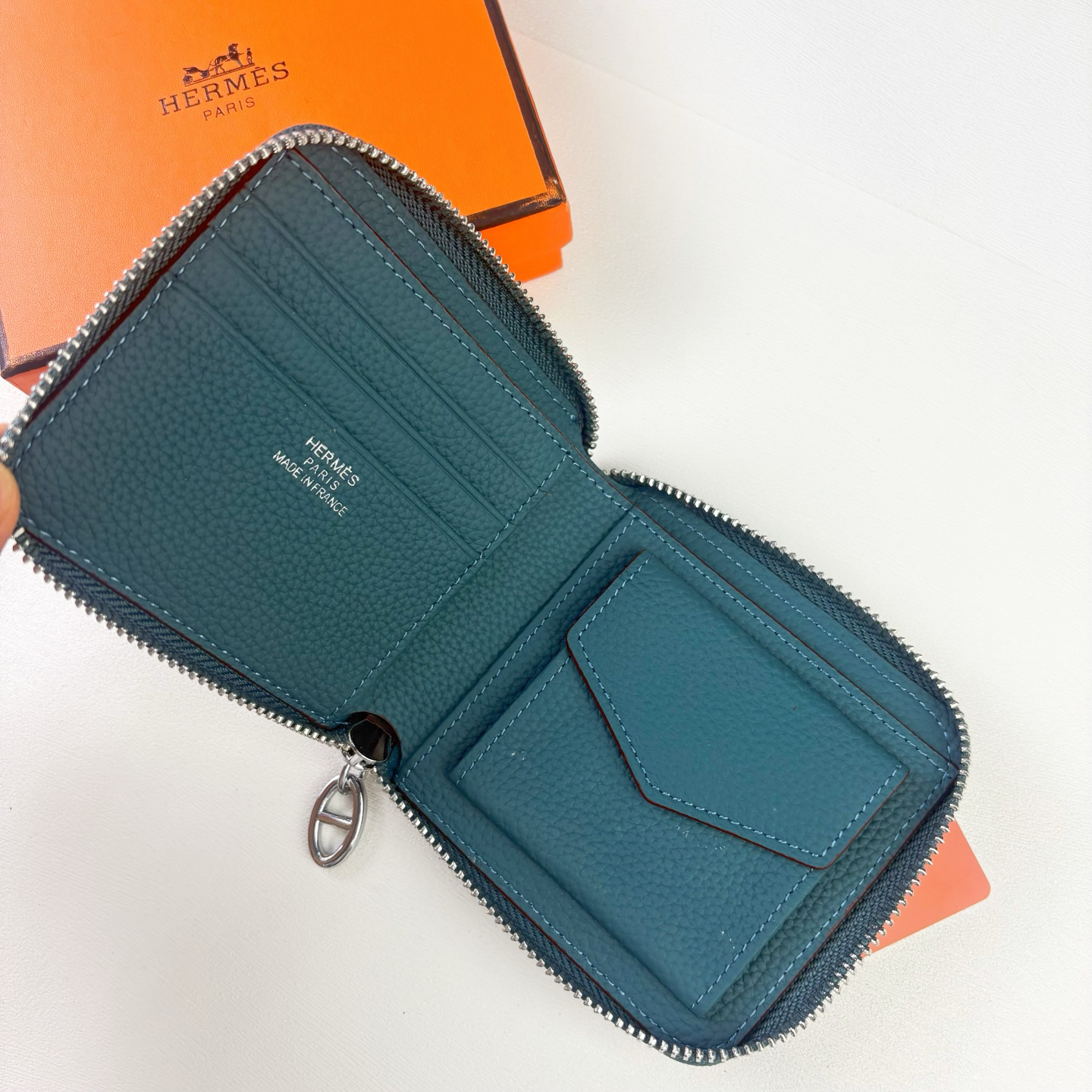 Hermes Silk'in Zip Wallet in Barenia and Togo Leather - Image 2