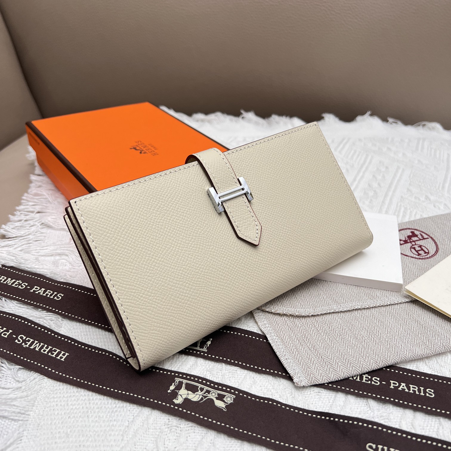 Hermès Women's Togo Calfskin Zipper Wallet - Image 2