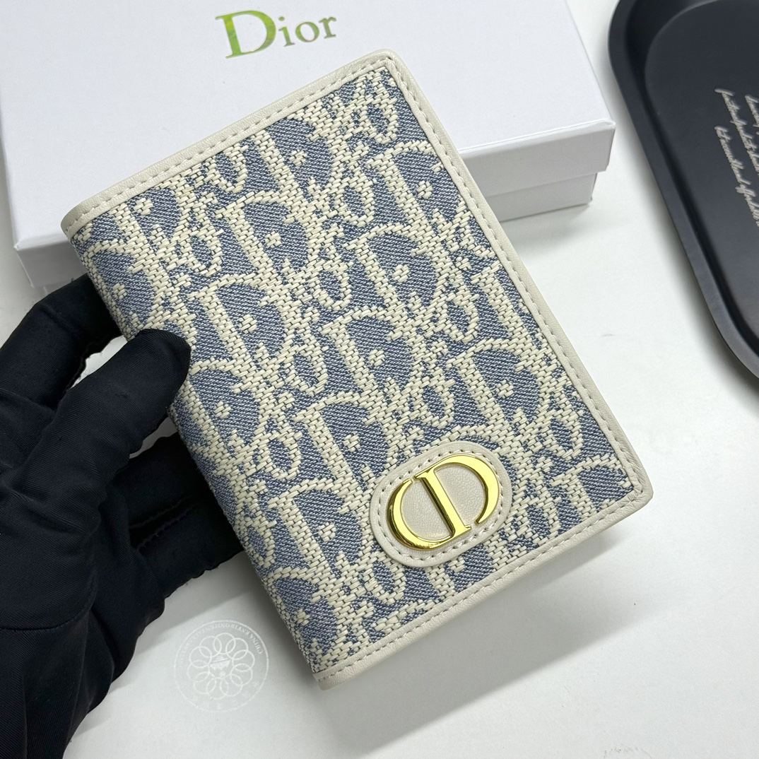 Dior 30 Montaigne Passport Holder - Image 2