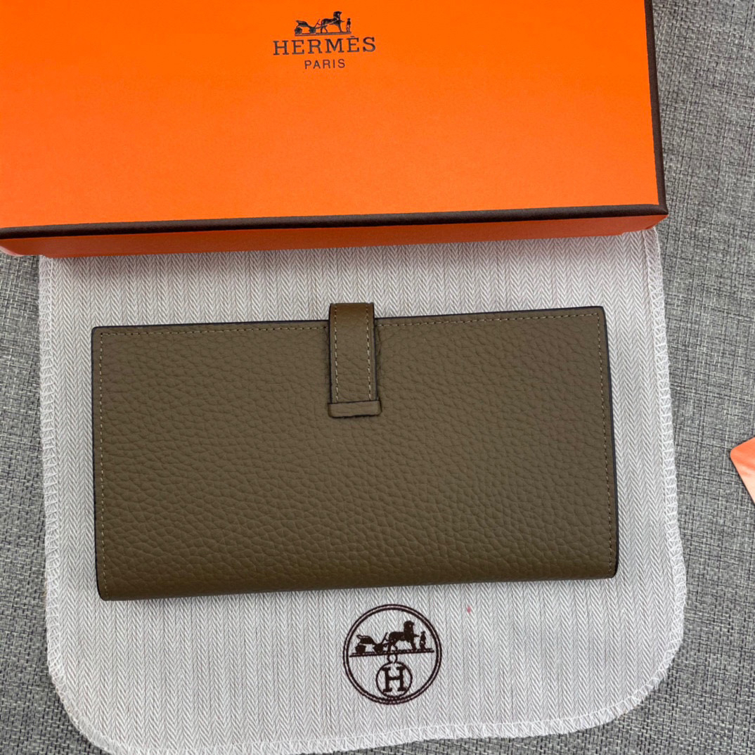 Hermès Women's Leather Vertical Wallet - Image 2