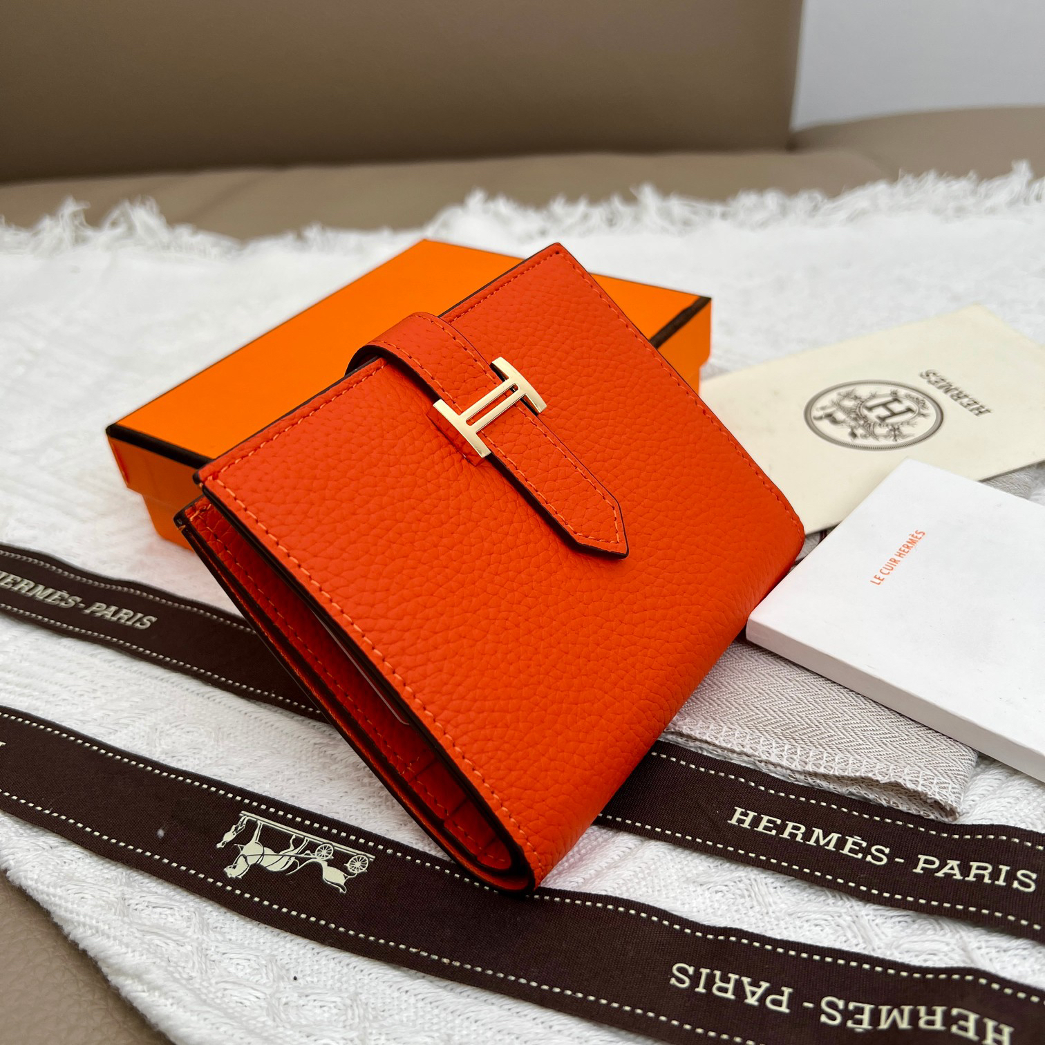 Hermes Leather Wallet with Metal Clasp - Image 2