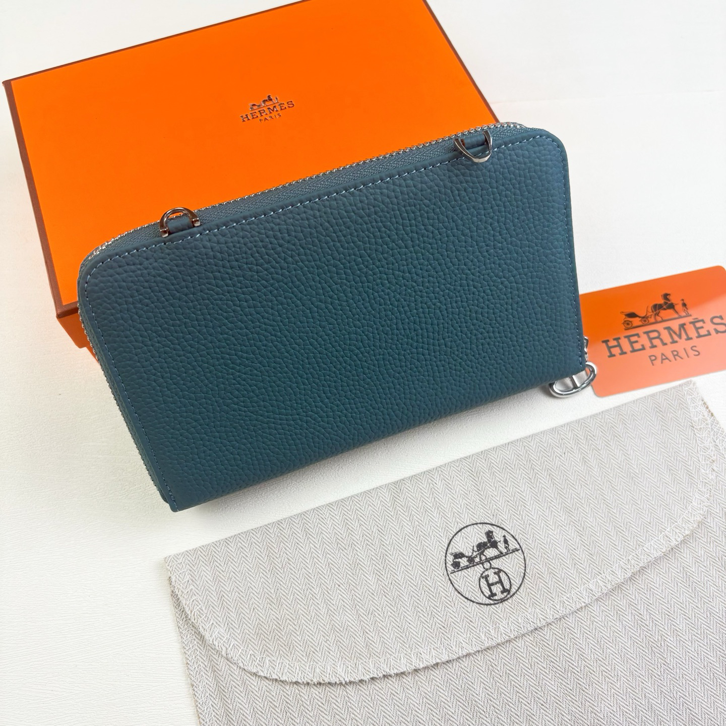 Hermès Leather Convertible Crossbody Bag - Image 2