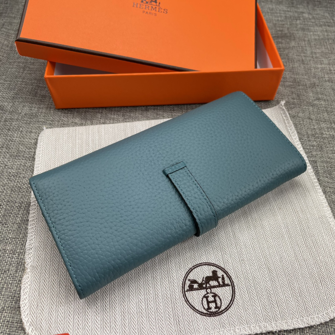 Hermès Women's Togo Leather Bi-Fold Wallet - Image 2