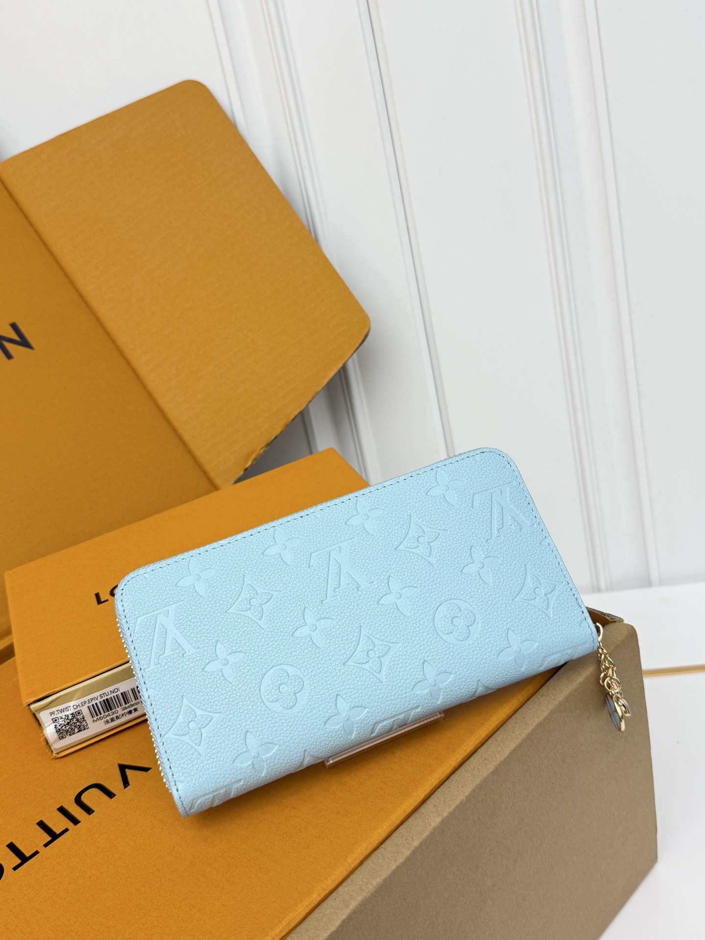 Louis Vuitton M60430 Zippy Wallet, Pale Blue with Lemon Yellow - Image 2