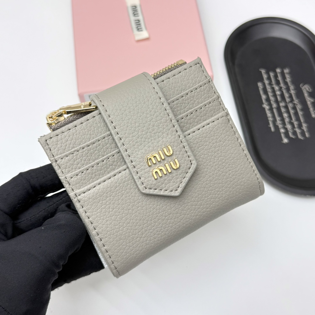 Miu Miu V13 Leather Bag - Image 2