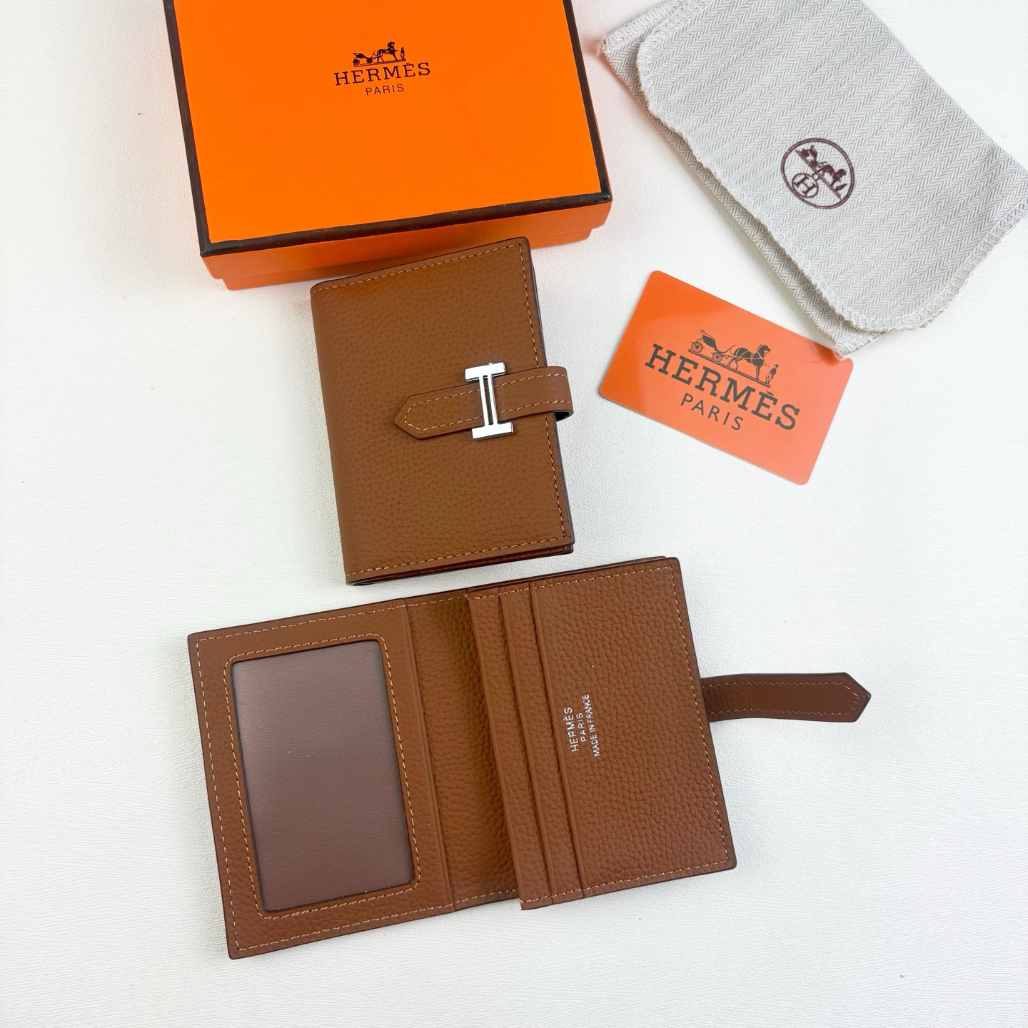 Hermès Togo Leather Card Holder with H-Lock - Image 2