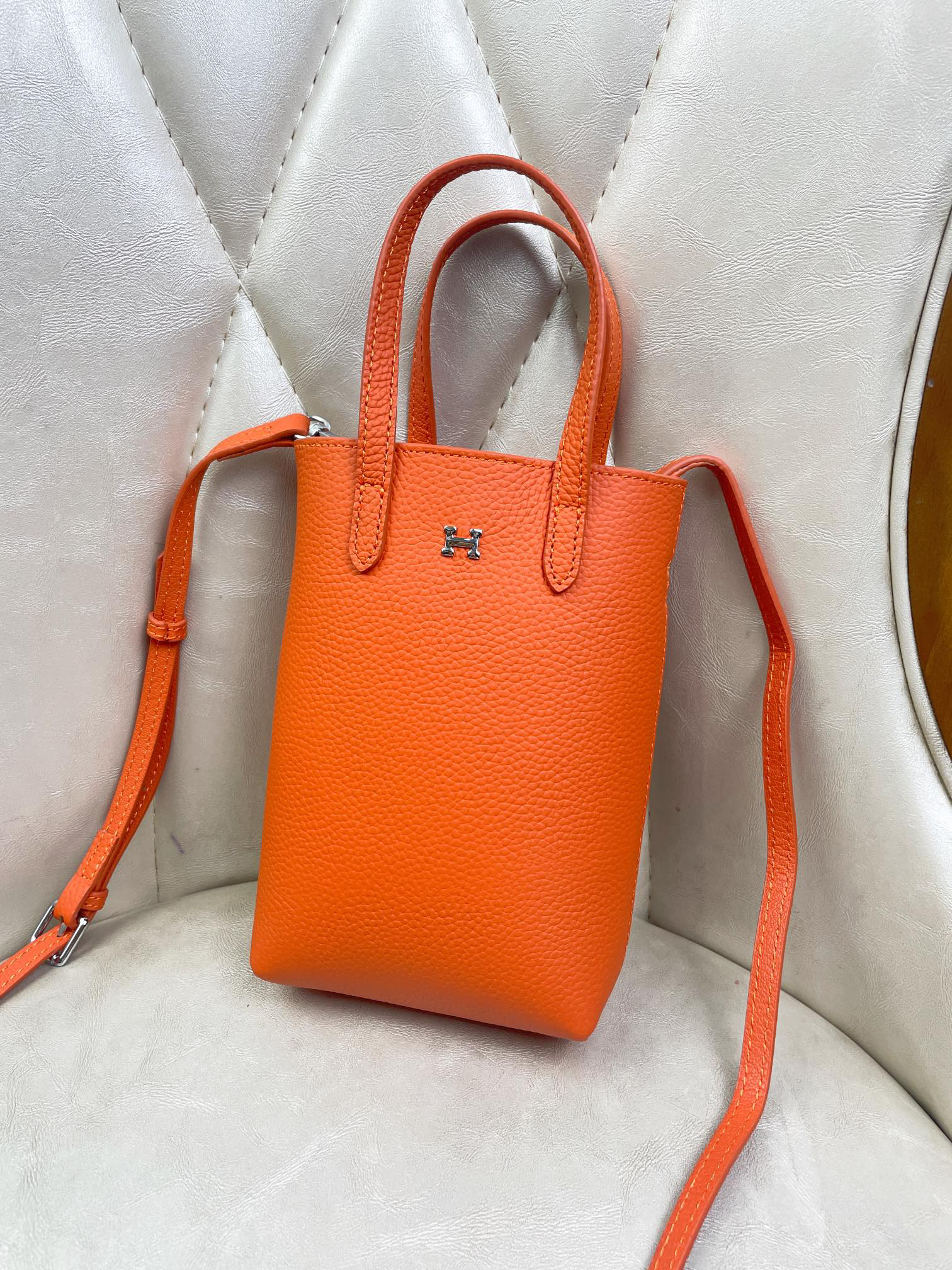 Hermès Leather Multi-Function Crossbody Phone Bag - Image 2