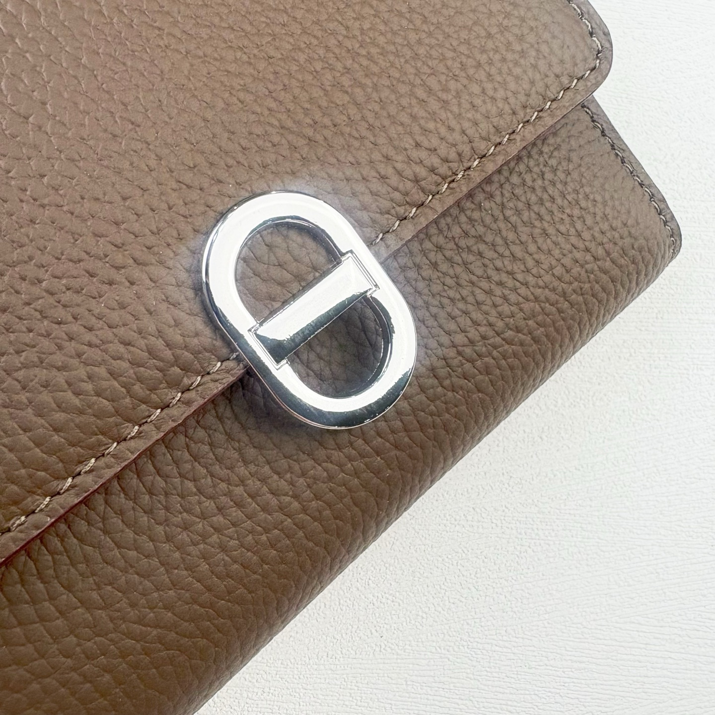 Hermès Togo Calfskin Wallet with Silver-Tone Clasp - Image 2