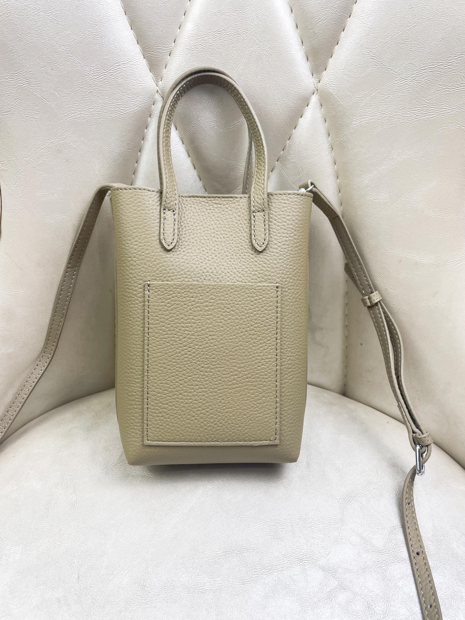 Hermès Leather Multifunctional Phone Crossbody Bag - Image 2
