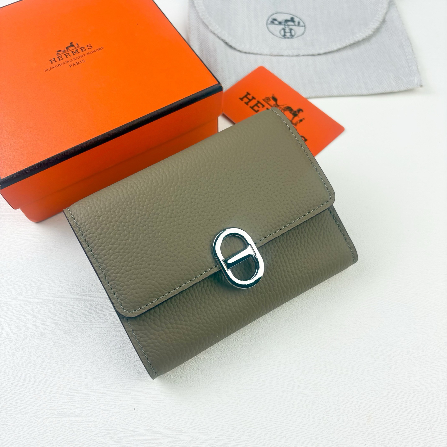 Hermès Togo Calfskin Wallet with Silver Clasp - Image 2