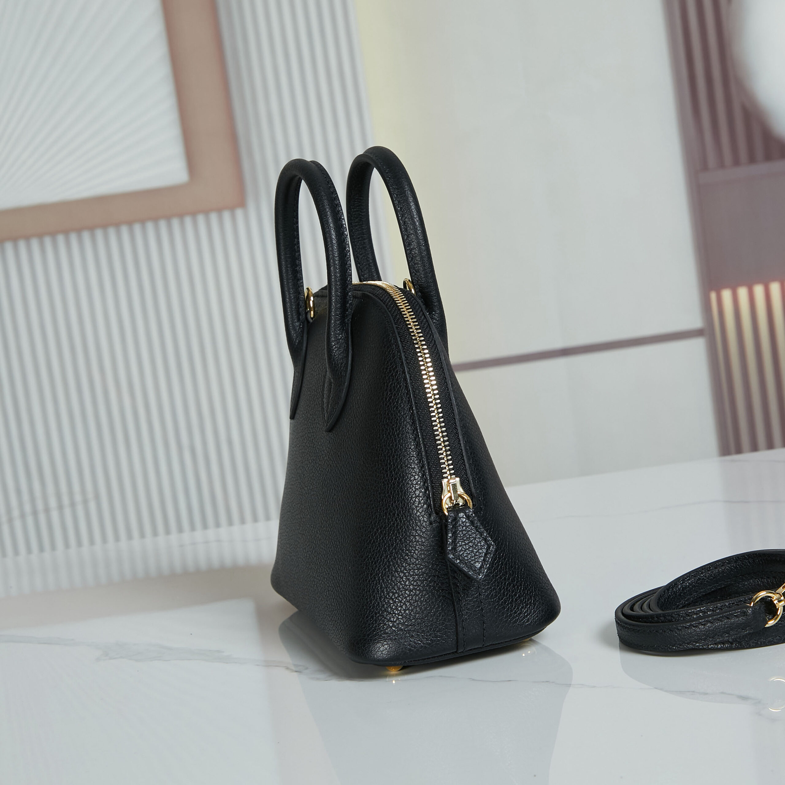 Hermes Bolide 19 Bowling Bag in Black Evercolor Leather - Image 2