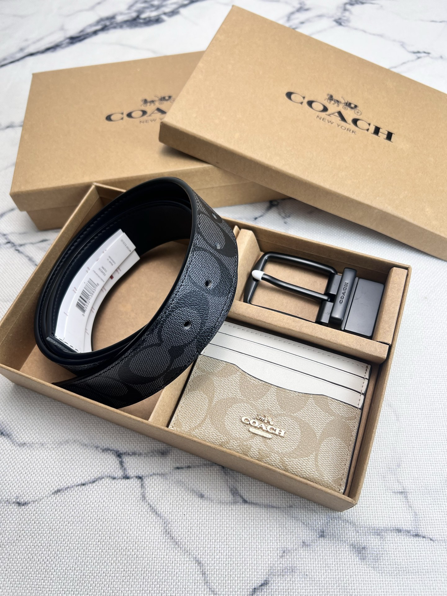 Coach Men's Leather Belt and Card Holder Gift Set F64839 - Image 2