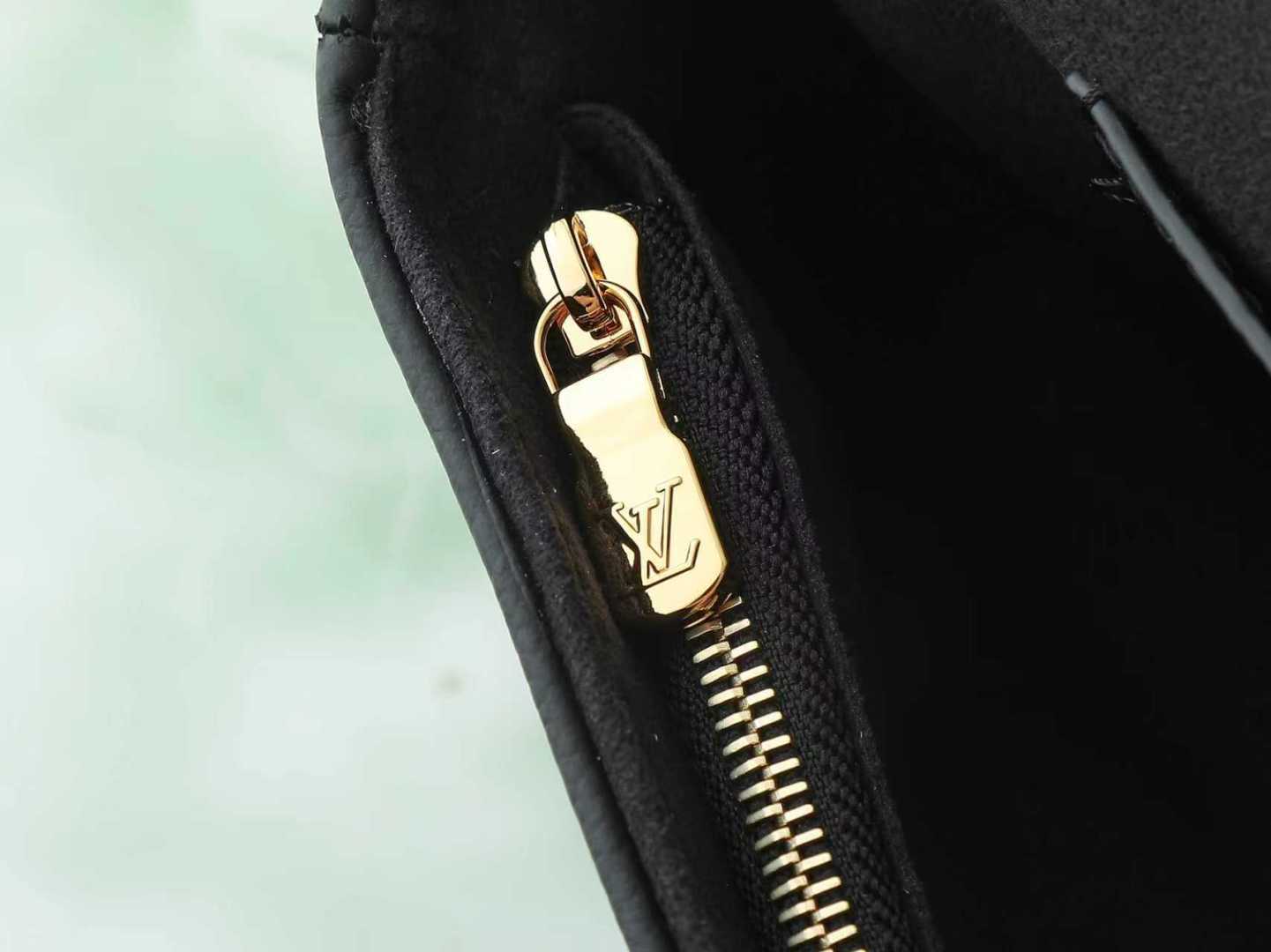 Louis Vuitton Ivy Wallet On Chain Crossbody Bag in Monogram Canvas - Image 11