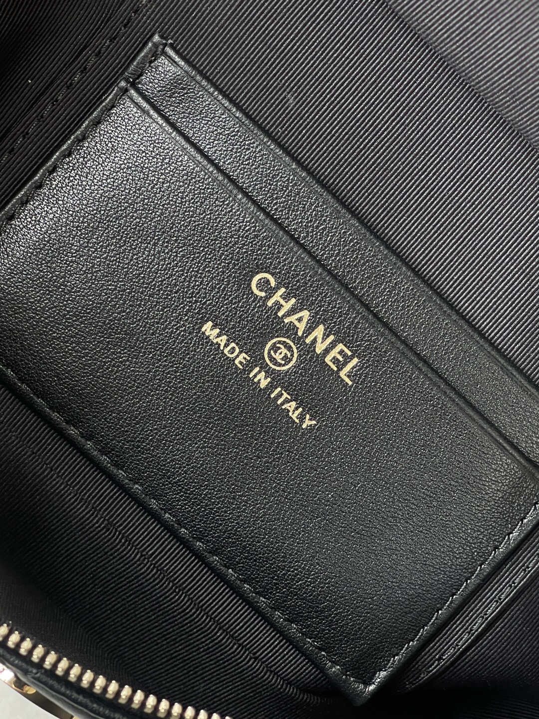 Chanel 25C Lambskin Box Handbag A4804 - Image 11