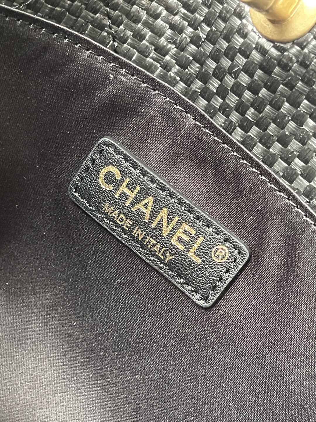 Chanel 25S Maxi Hobo Tote Bag - Image 12