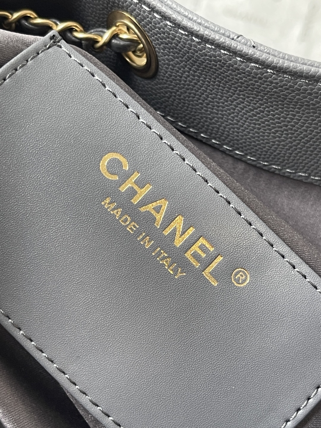 Chanel Quilted Leather Hobo Bag with Chain Detail - Image 13