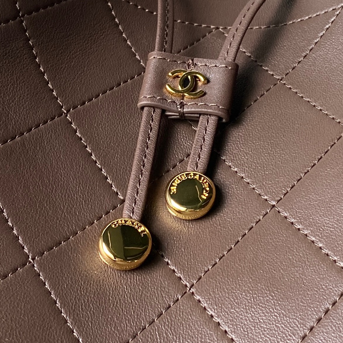 Chanel 26B Leather Bucket Crossbody Bag AS6584 - Image 3