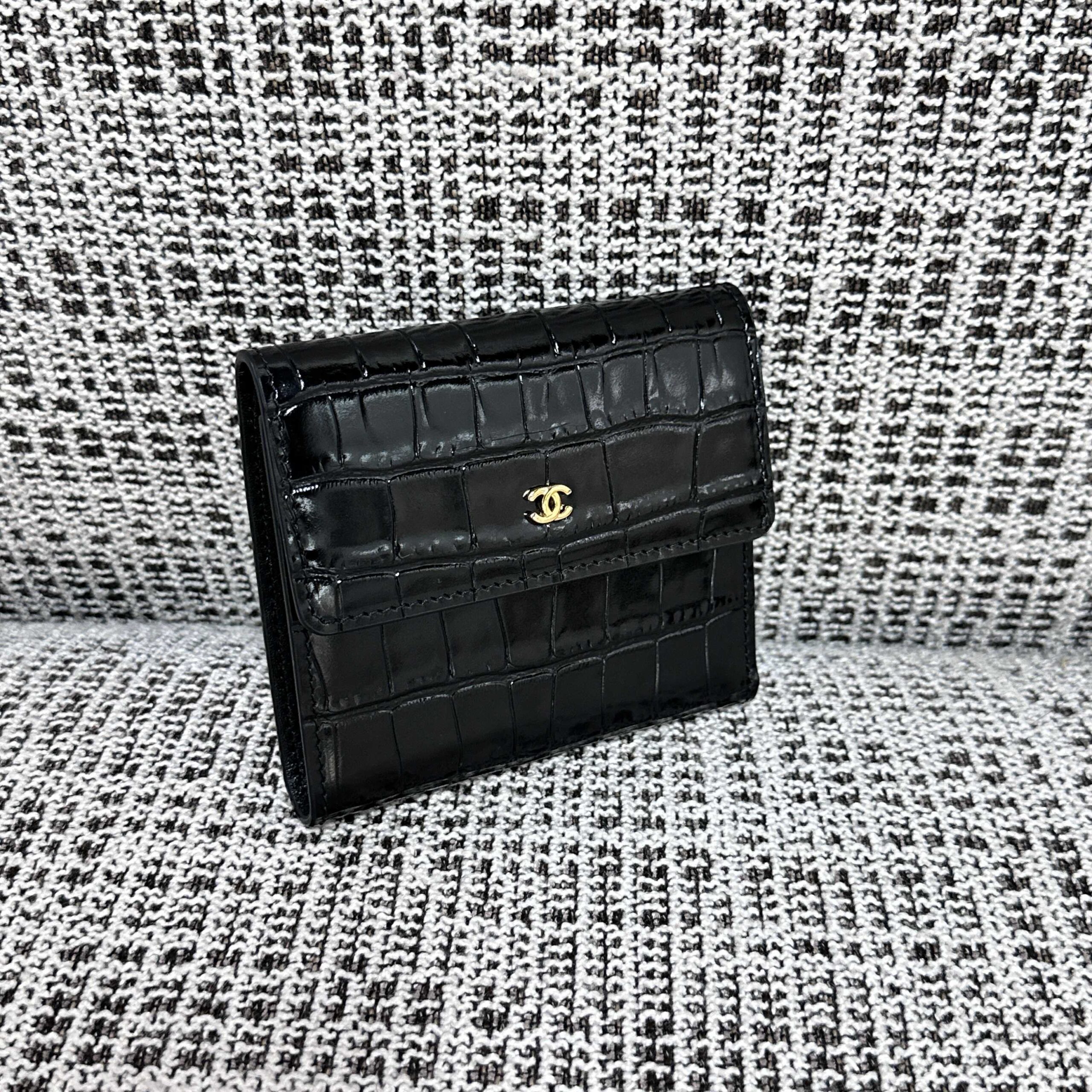 CHANEL Crocodile-Embossed Leather Trifold Wallet - Image 3