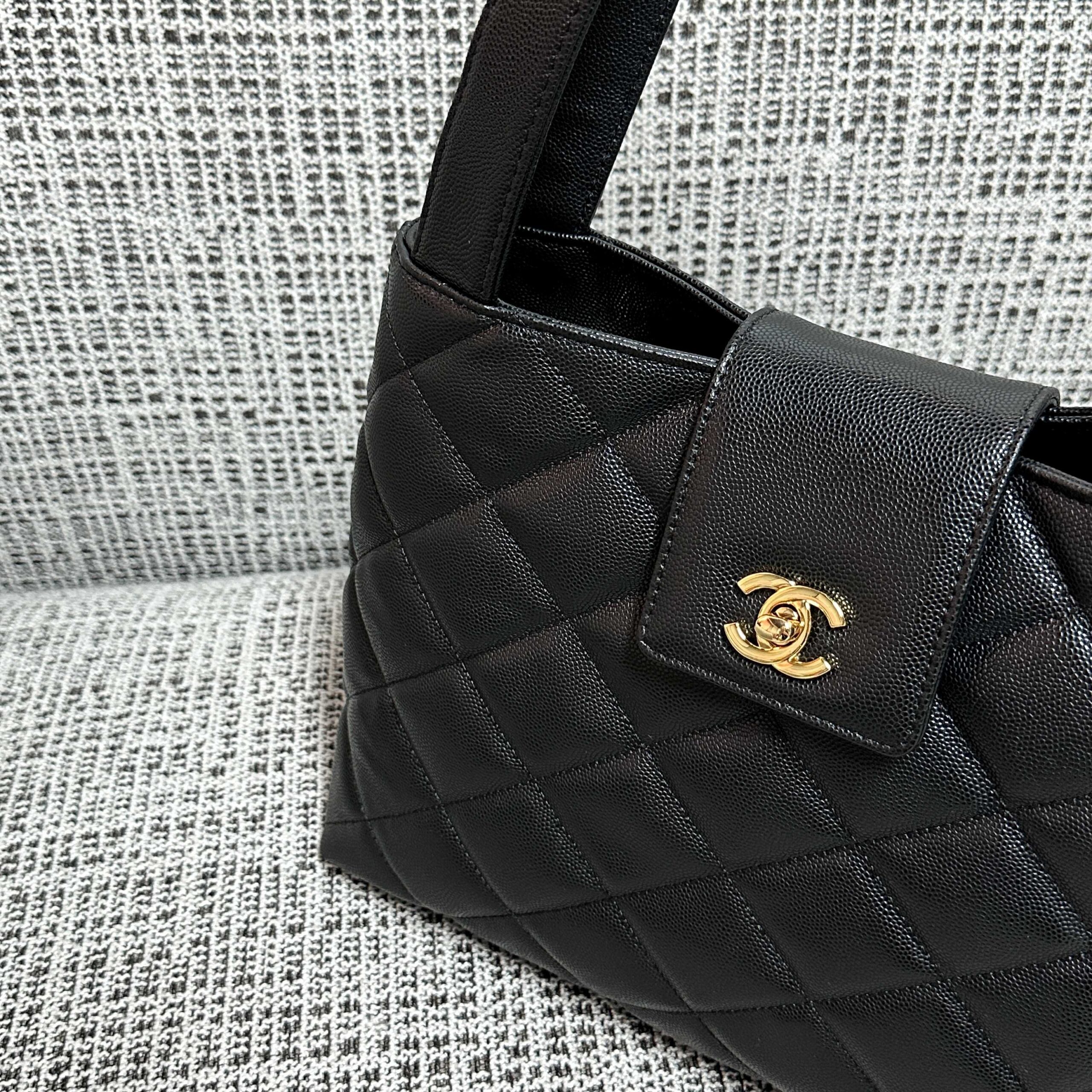 CHANEL Vintage Black and Gold Kelly Handbag - Image 3