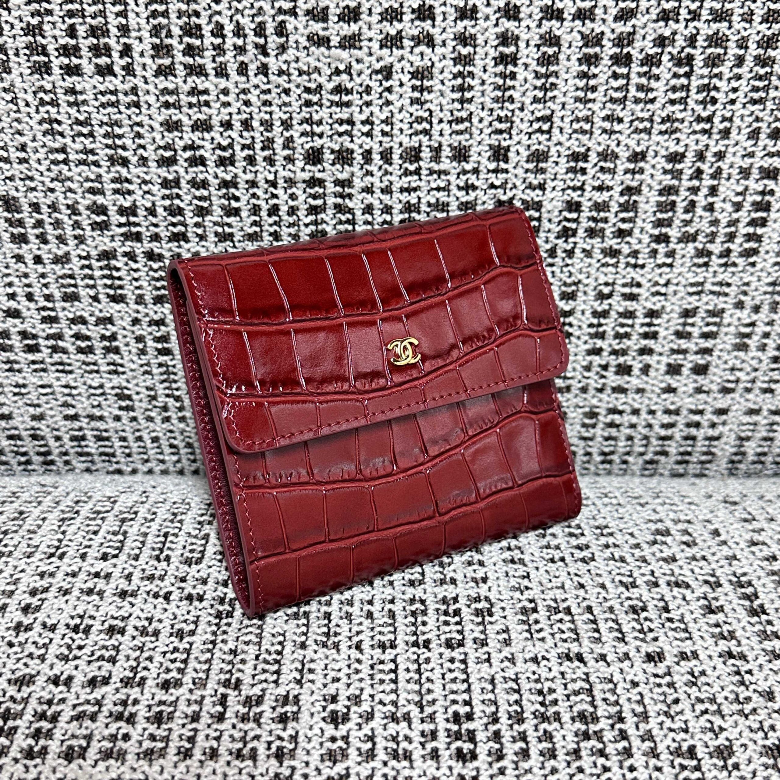 CHANEL Crocodile-Pattern Tri-Fold Wallet - Image 3