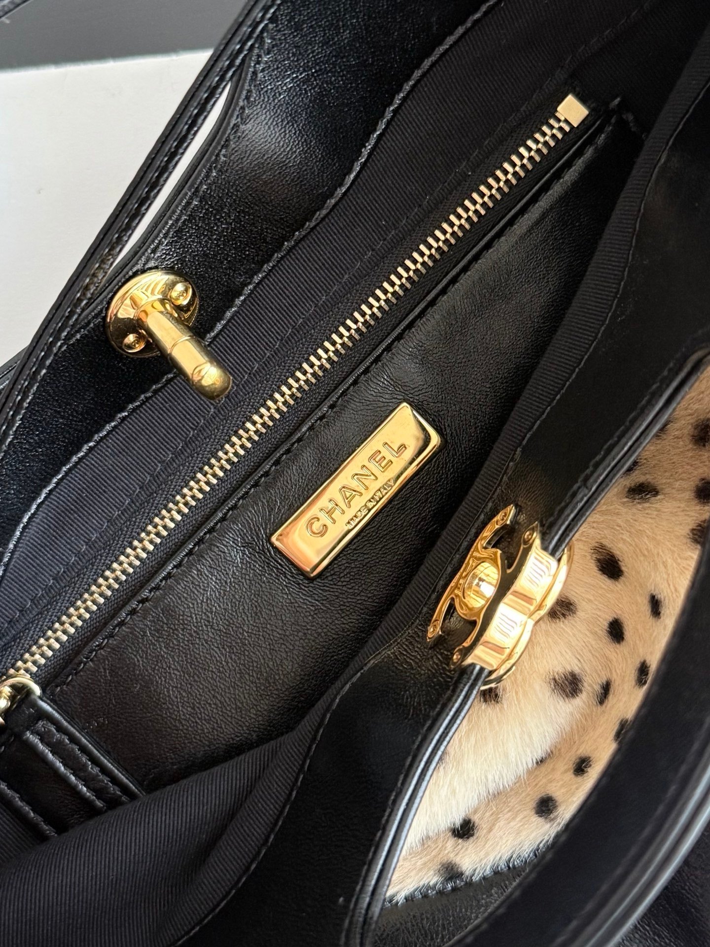 Chanel 31 Bag Leopard Print Series, Horizontal Design - Image 3