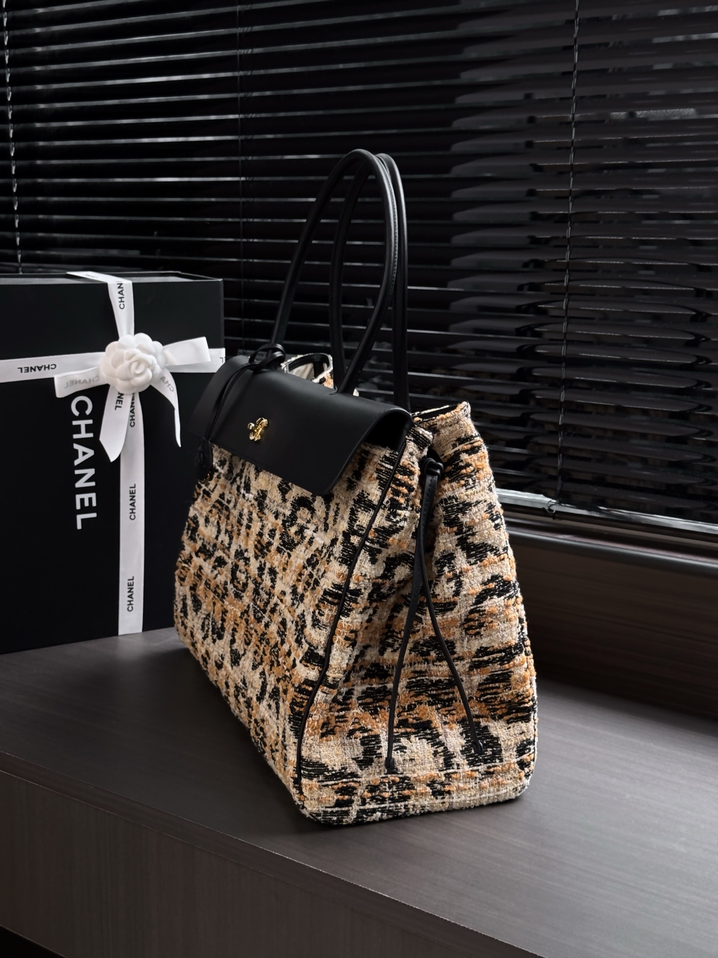 Chanel 26A Métiers d'Art Leopard-Print Baguette Bag - Image 3