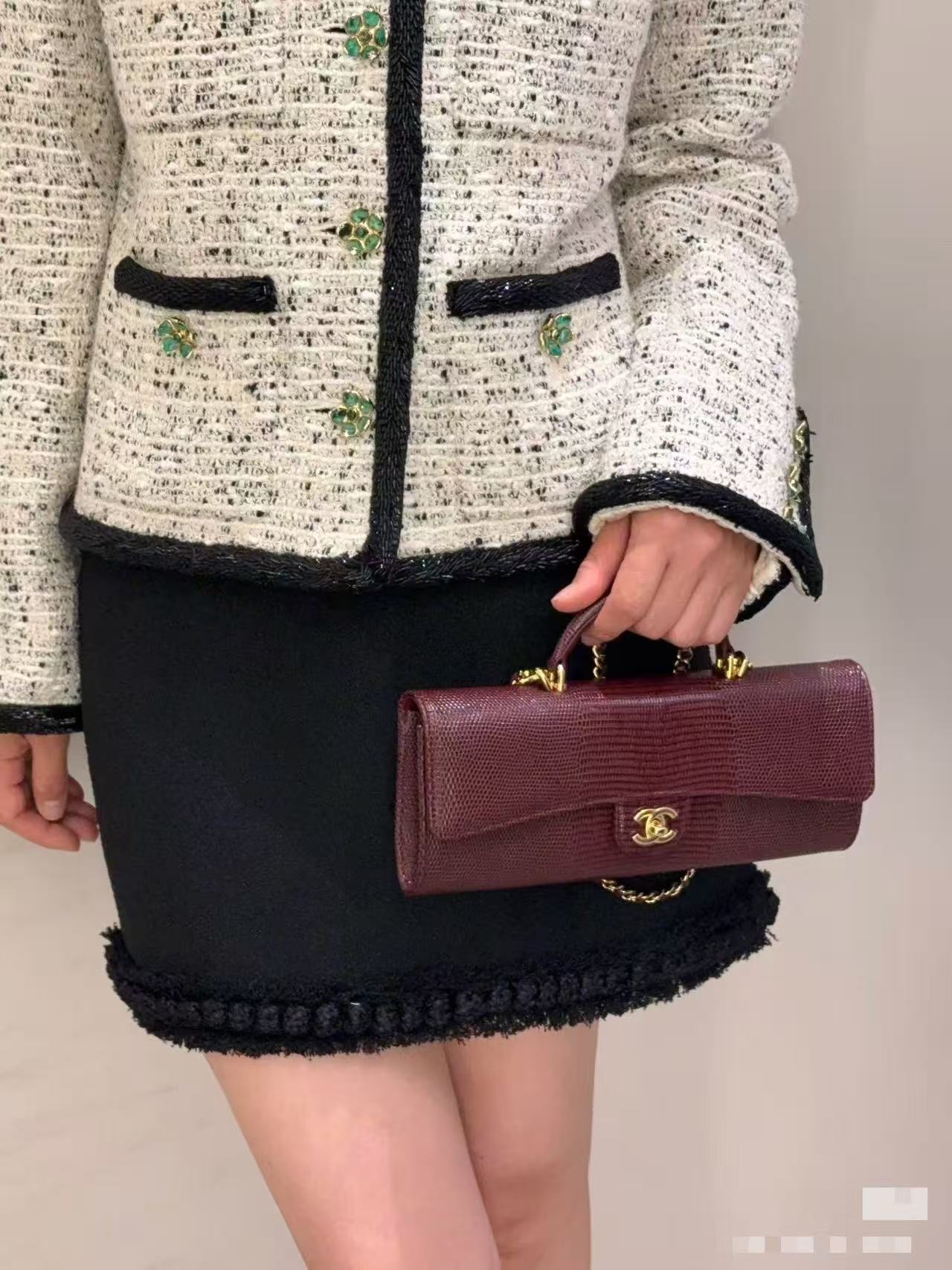 Chanel 26A Burgundy Crocodile-Embossed Leather Shoulder Bag - Image 3