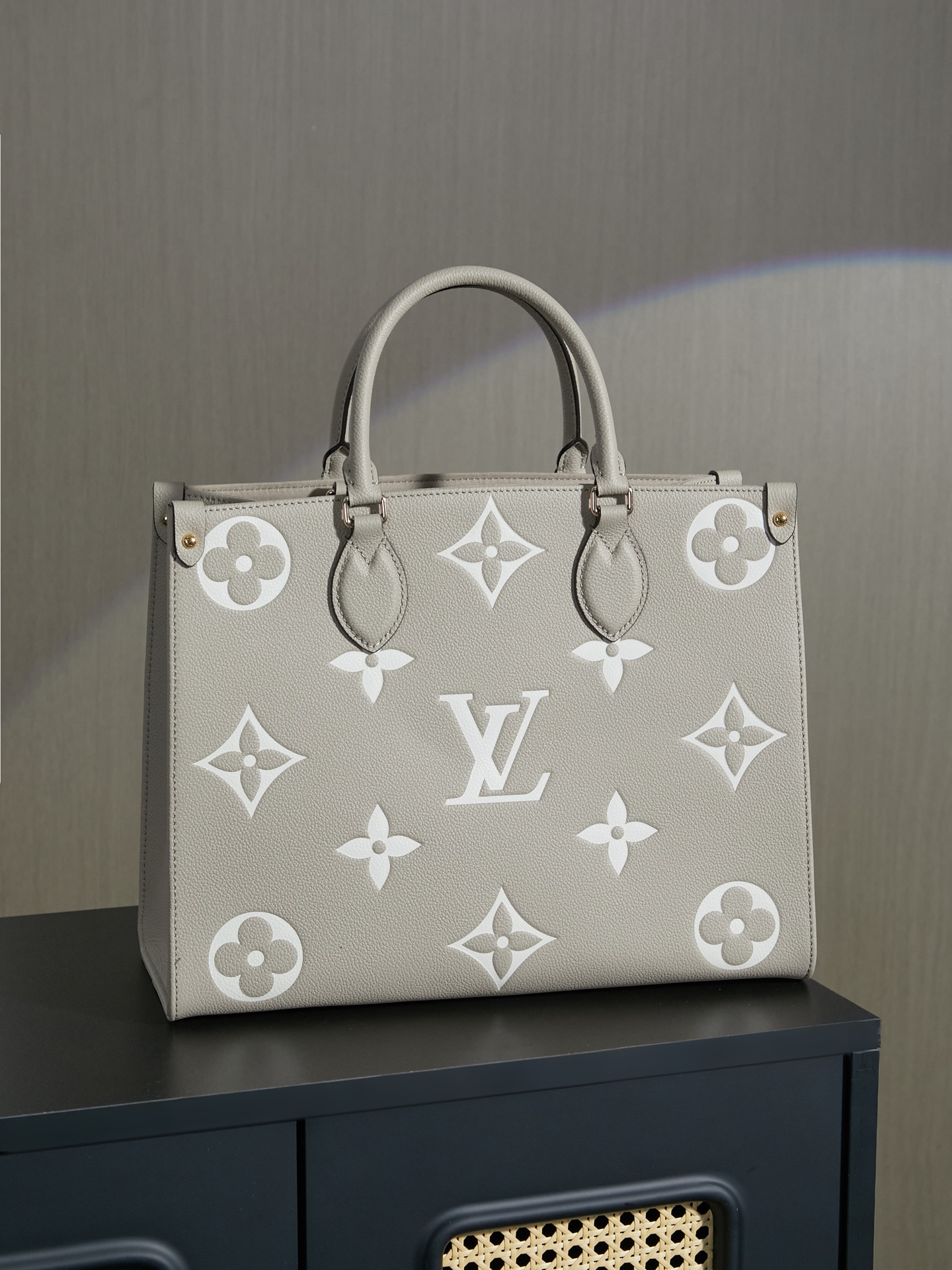 Louis Vuitton OnTheGo MM Medium Tote Bag M45494 - Image 3