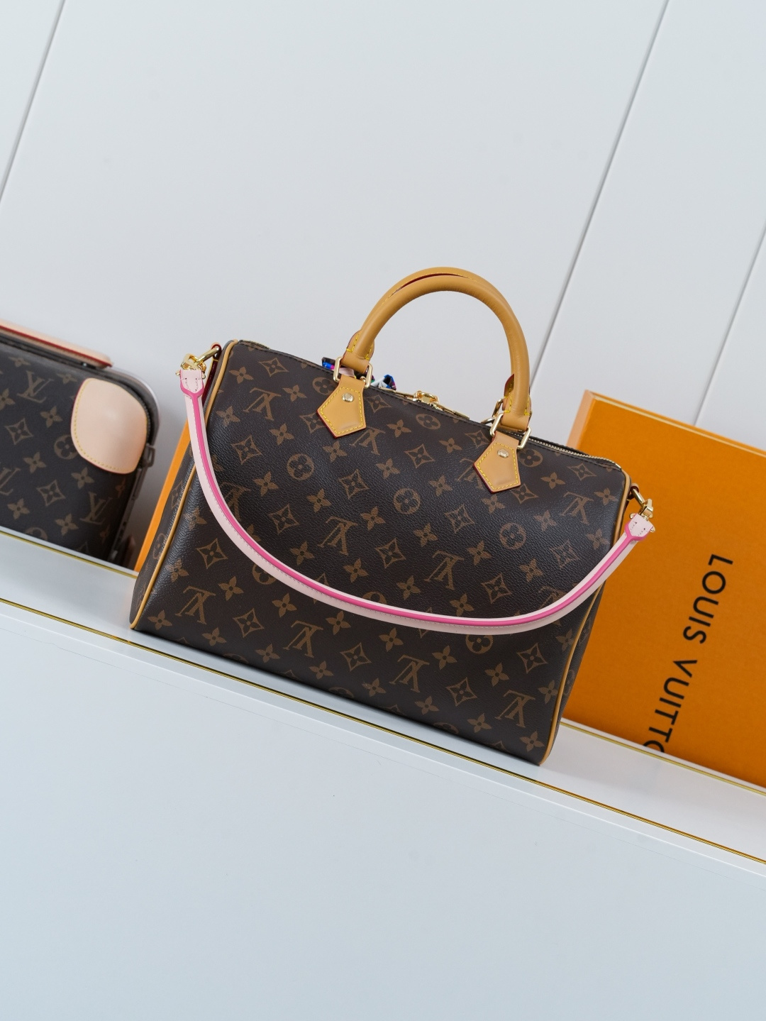 Louis Vuitton Soft Bandoulière 30 Monogram Shoulder Bag M26498 - Image 3