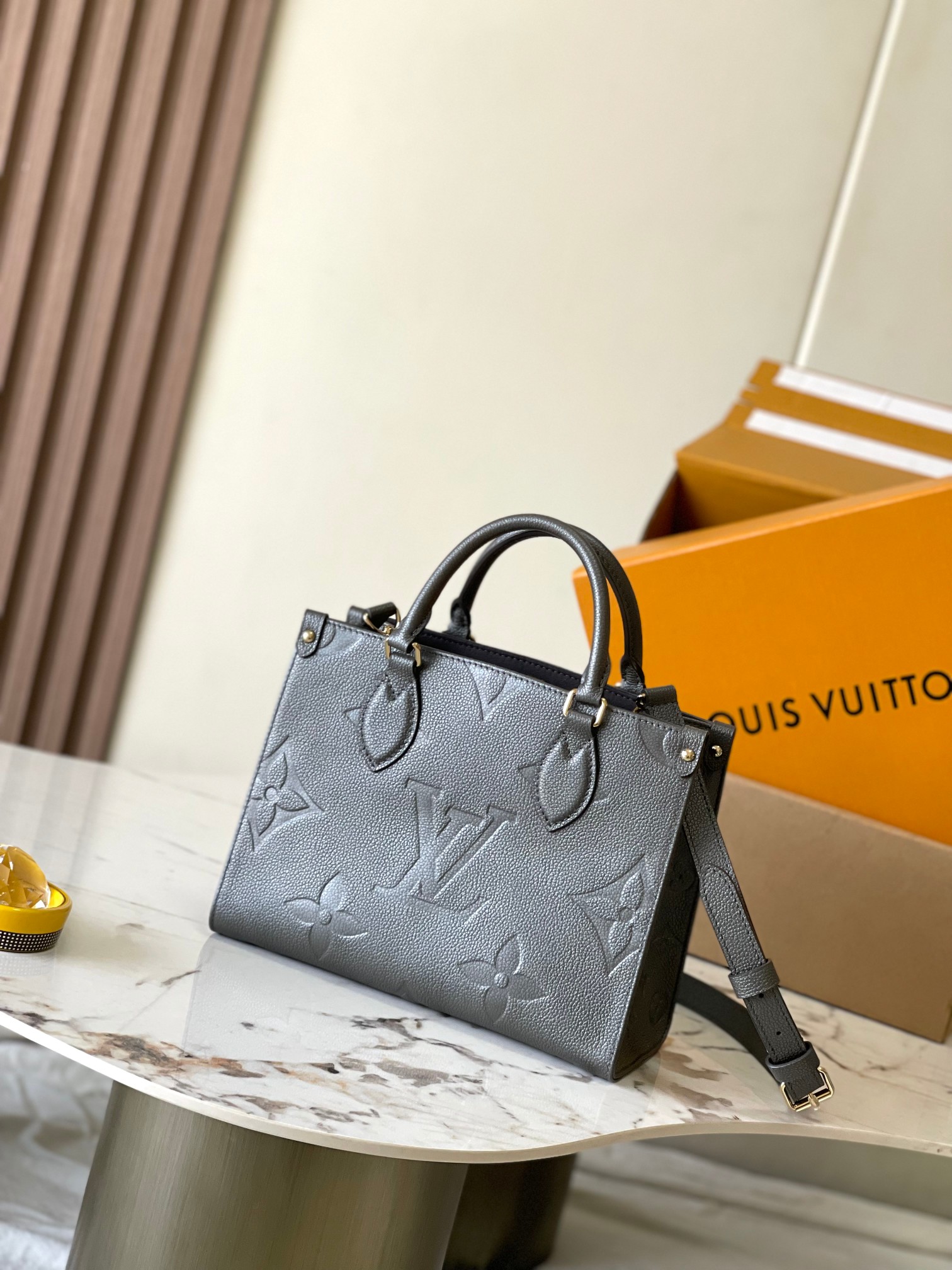 Louis Vuitton Onthego Small Handbag - Image 3