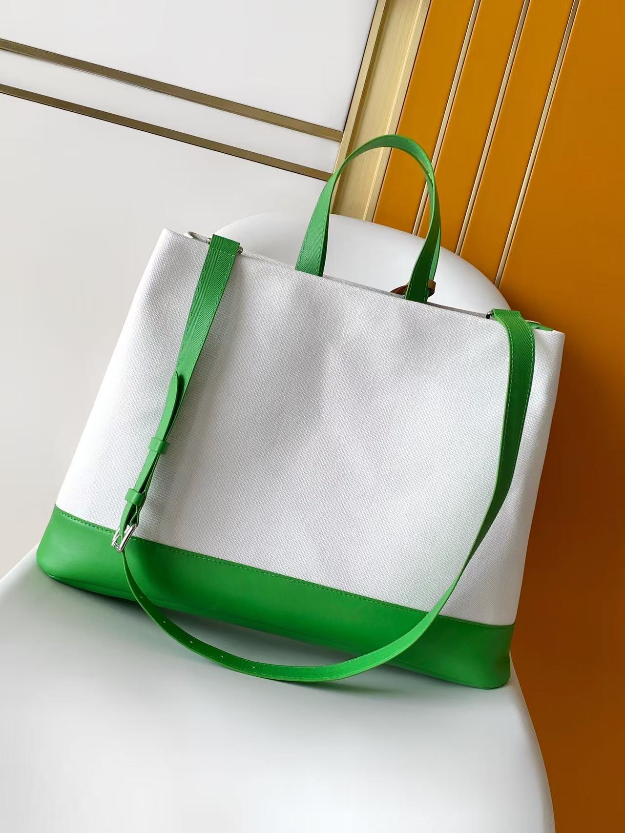 Louis Vuitton M29322 Tote MM - Image 3