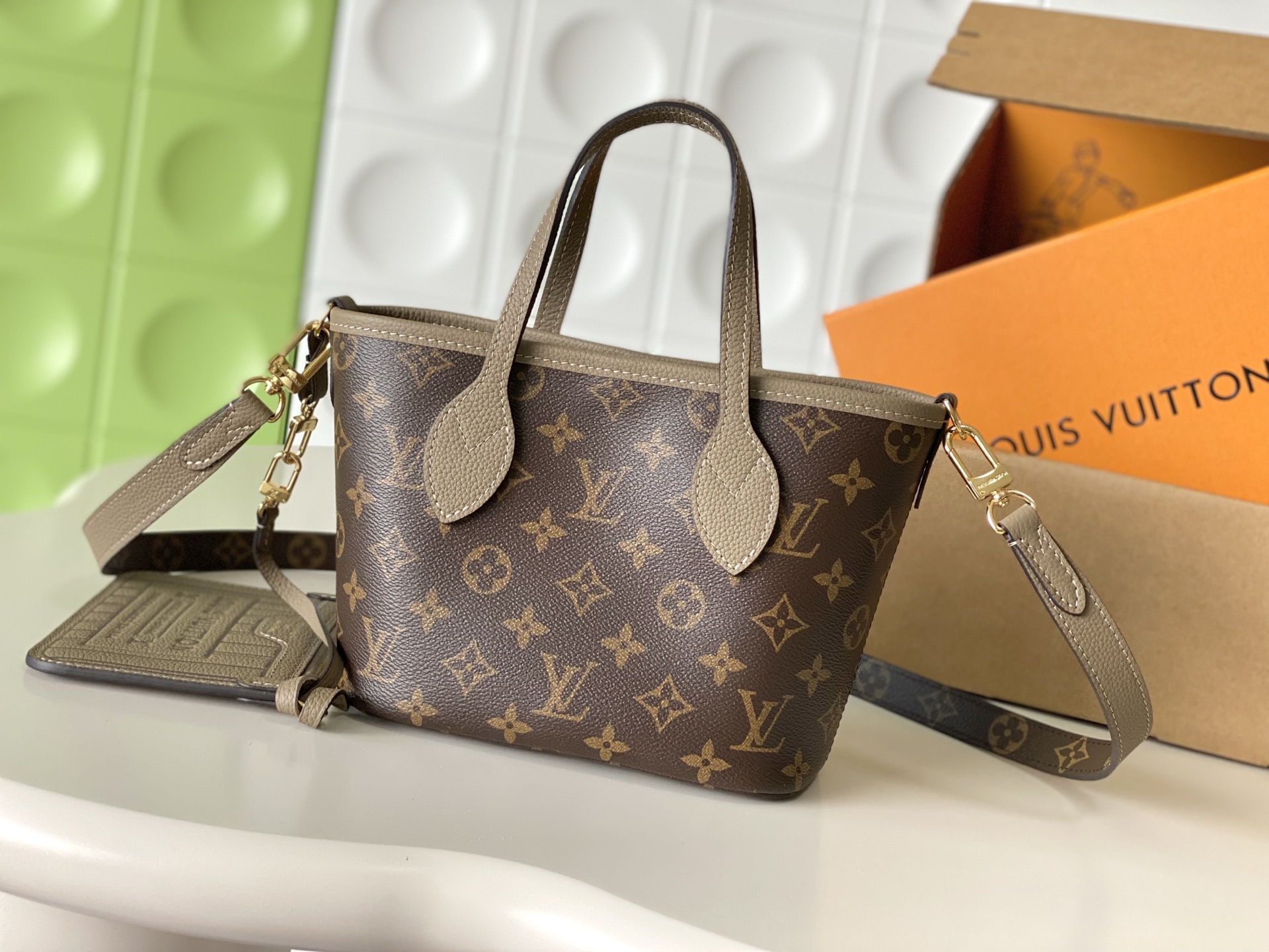 Louis Vuitton Bandoulière Inside Out BB Reversible Tote Bag - Image 3