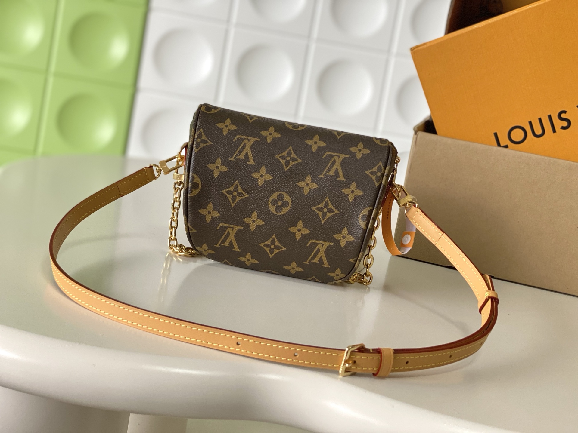 Louis Vuitton Mini Bumbag M82335 - Image 3