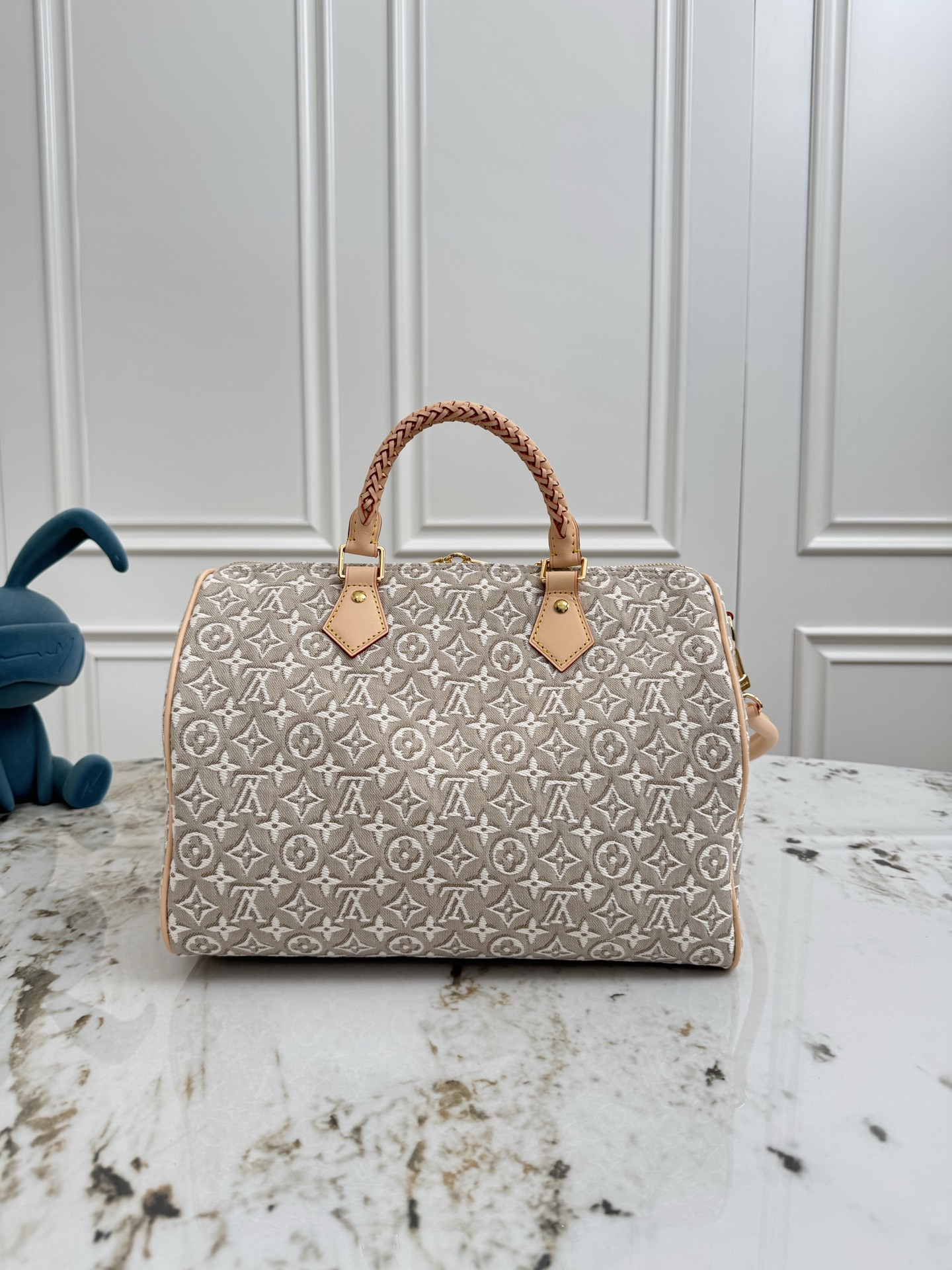 Louis Vuitton Sedy Soft 30 Handbag in White Monogram Emblème Denim - Image 3