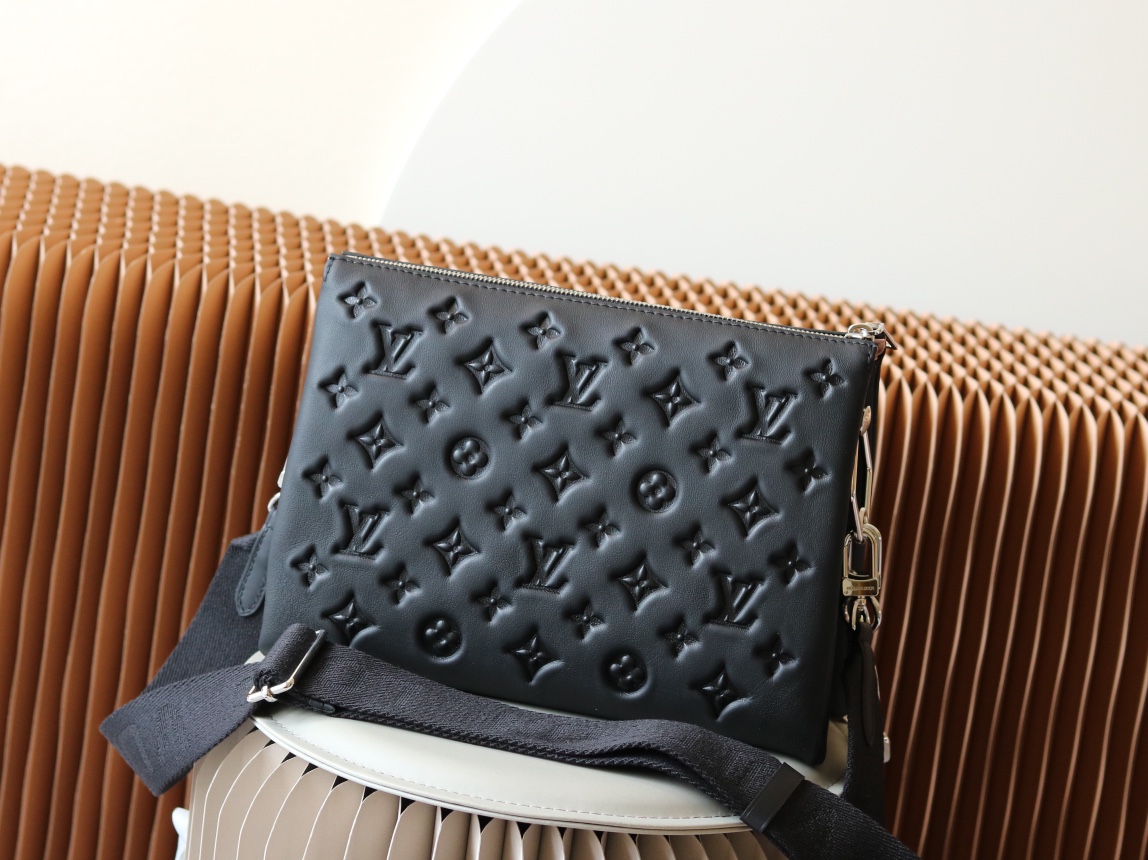 Louis Vuitton Coussin Small Black Lambskin Shoulder Bag - Image 3