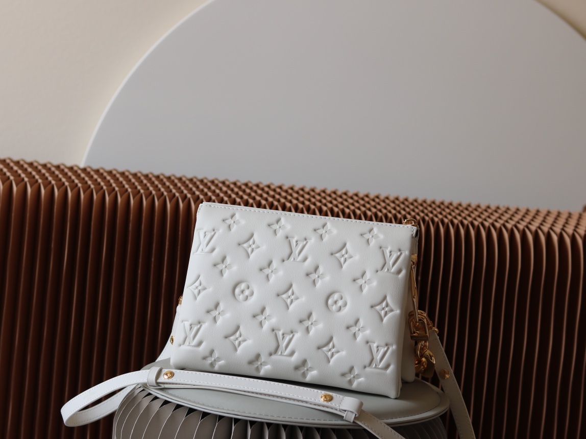 Louis Vuitton Coussin BB Monogram Lambskin Crossbody Bag - Image 3