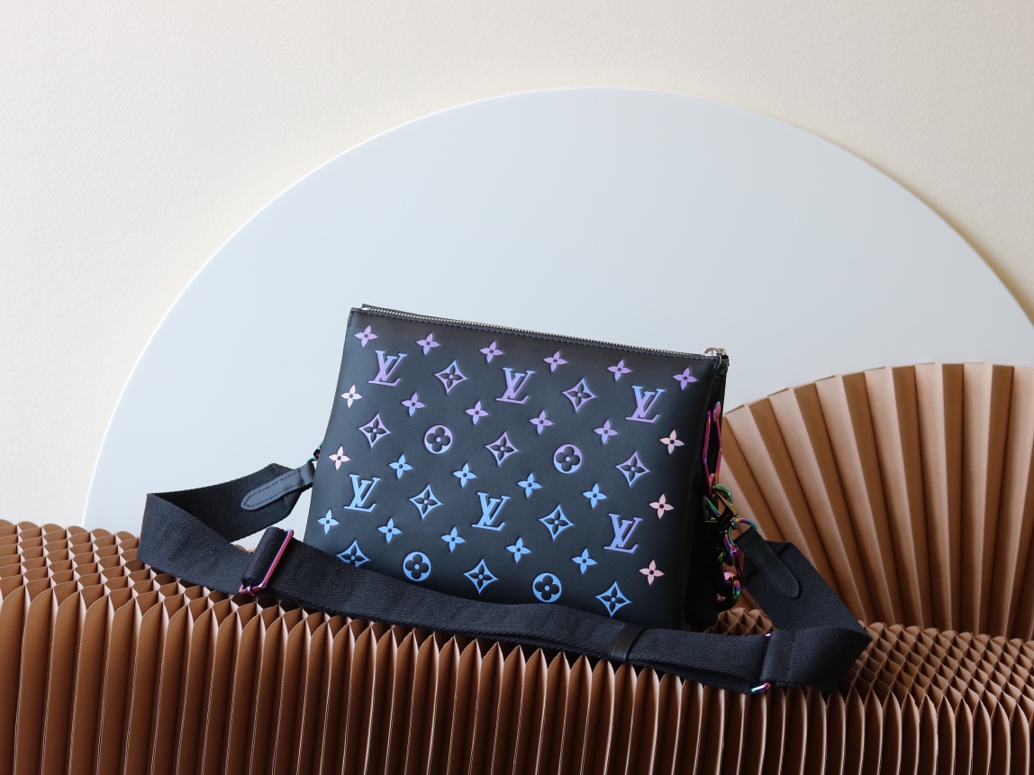 Louis Vuitton Coussin Small Crossbody Bag M23618 - Black - Image 3