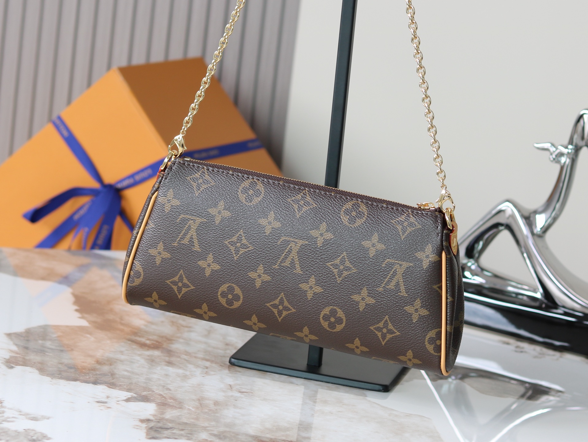 Louis Vuitton Pochette Eva Clutch - Image 3