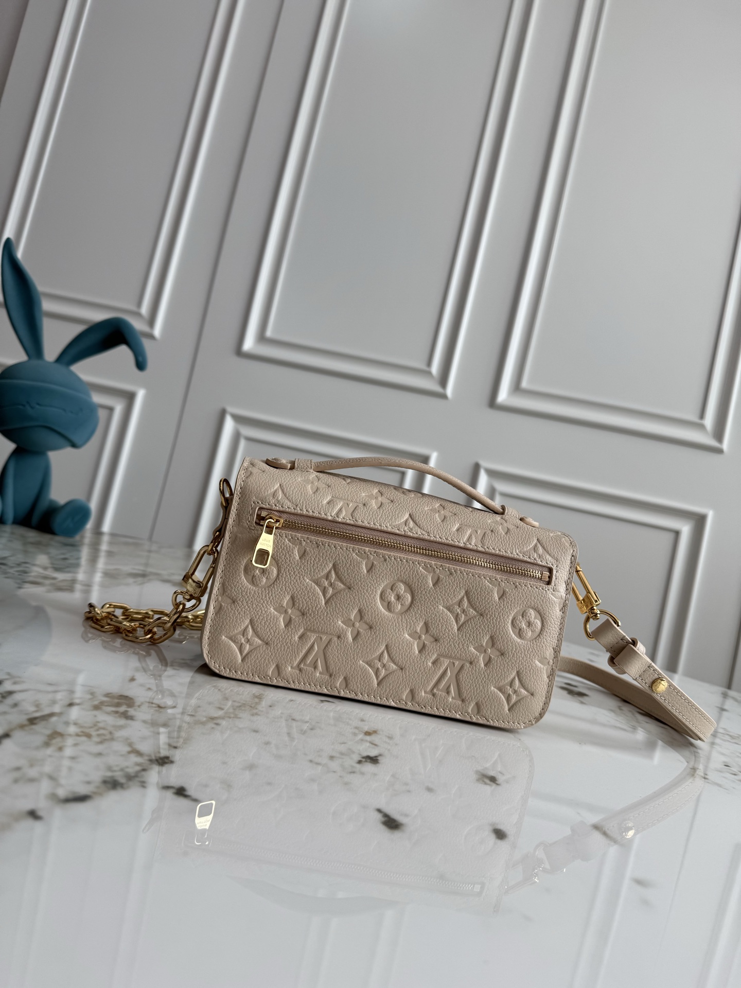 Pochette Metis East West Shoulder Bag - Image 3