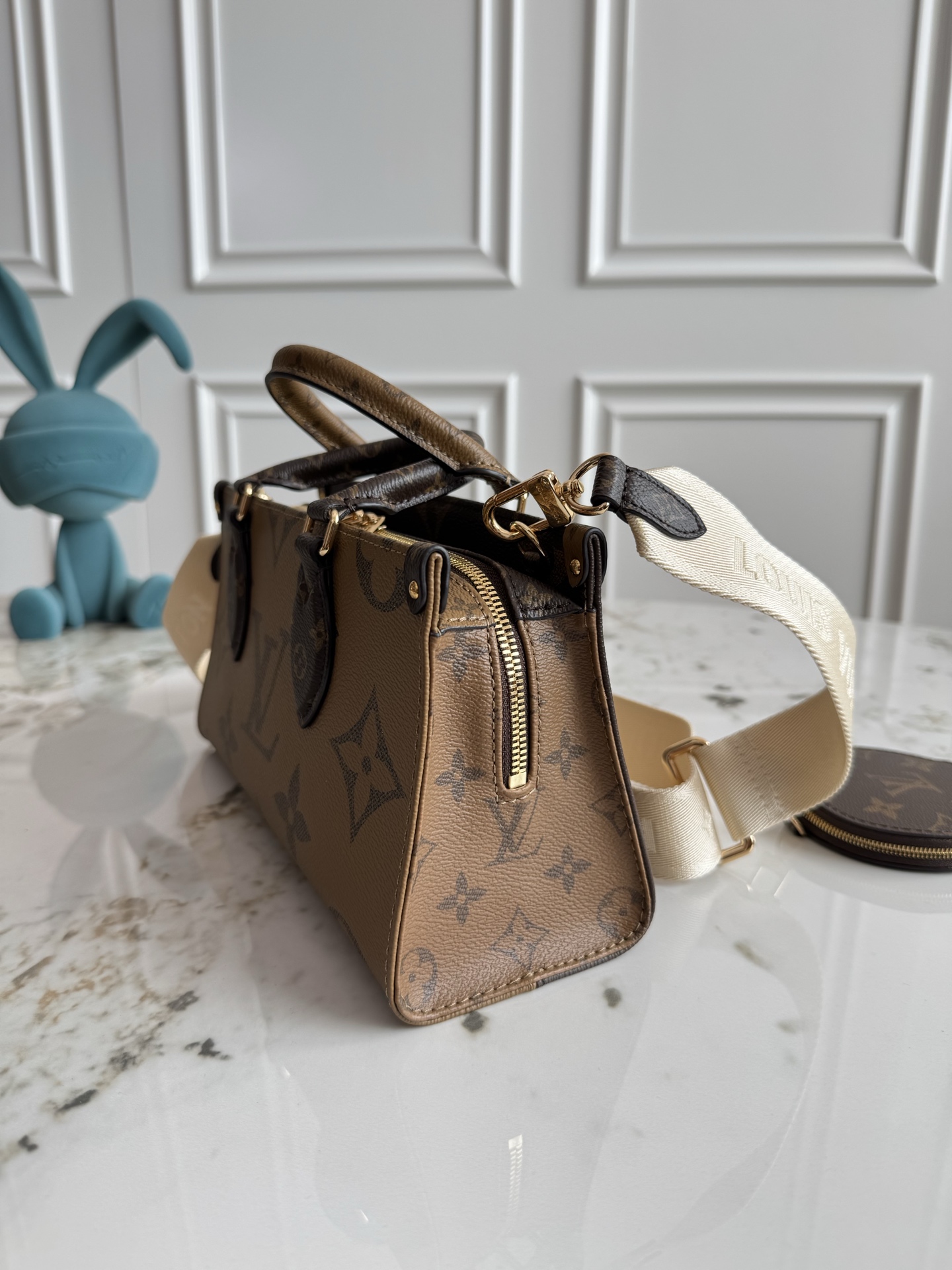 Louis Vuitton OnTheGo East West Tote Bag M46653 - Image 3