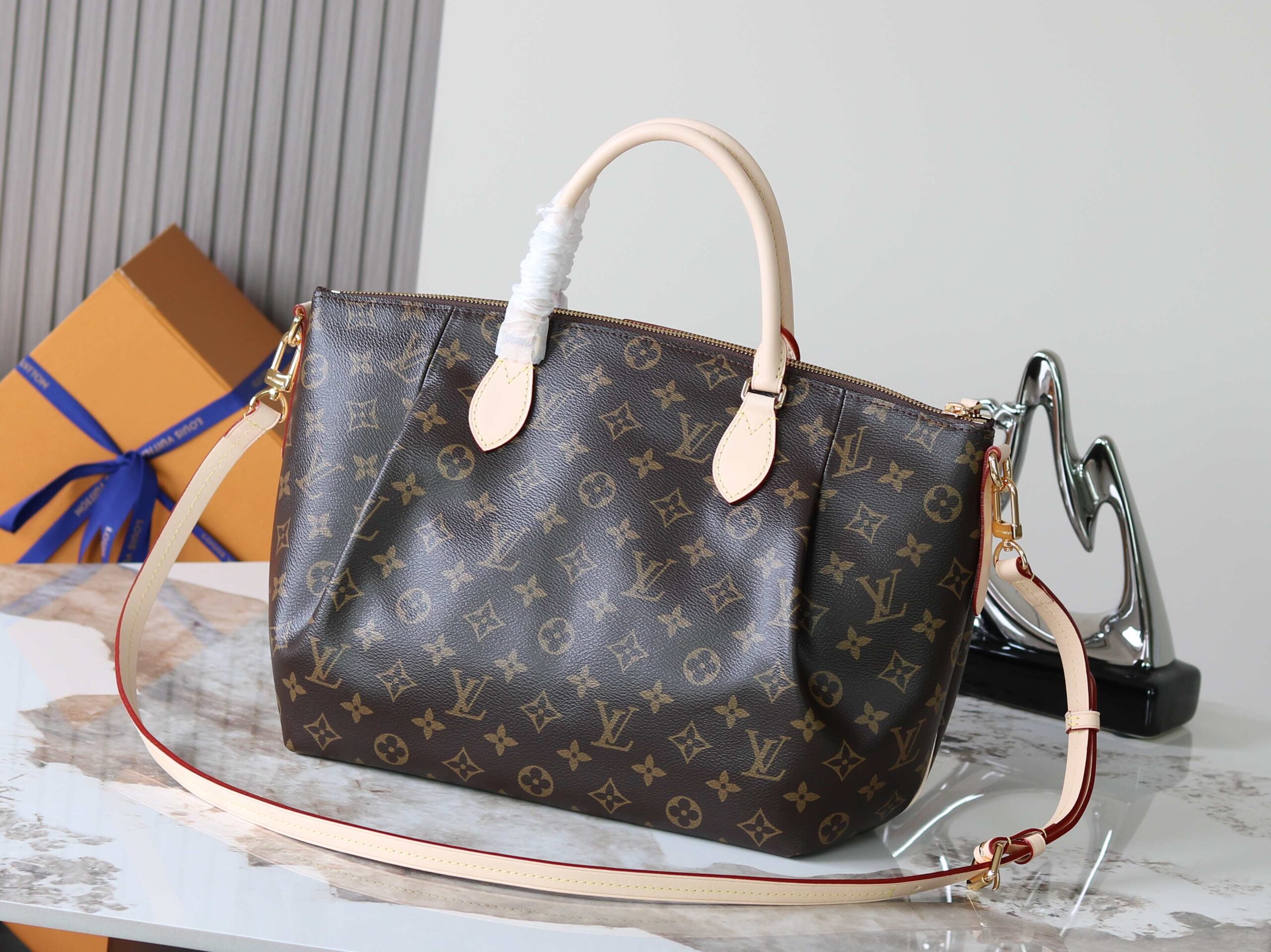 Louis Vuitton M48814 Leather Handbag - Image 3