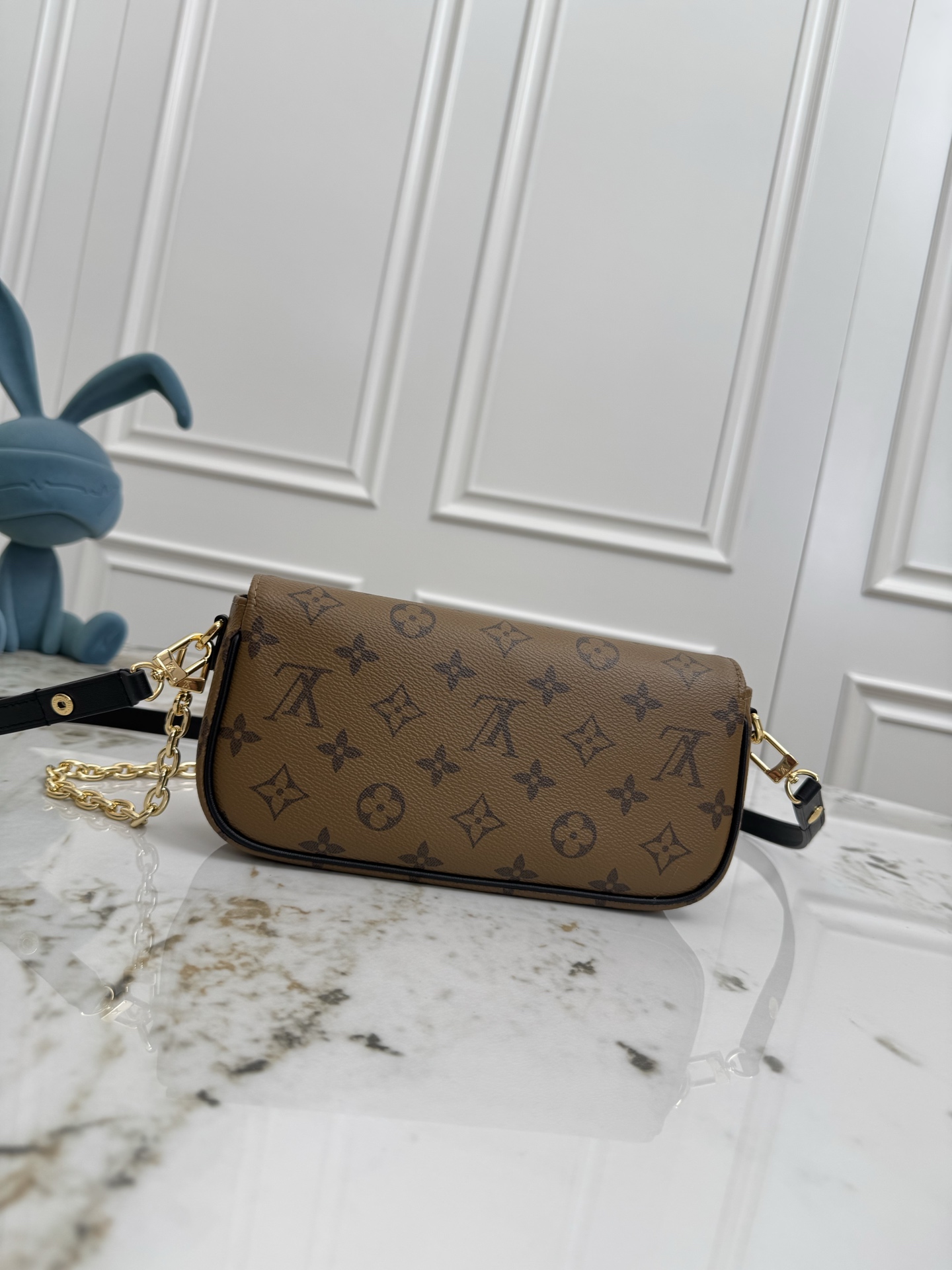 Louis Vuitton Wallet on Chain Ivy in Monogram Empreinte Leather - Image 3