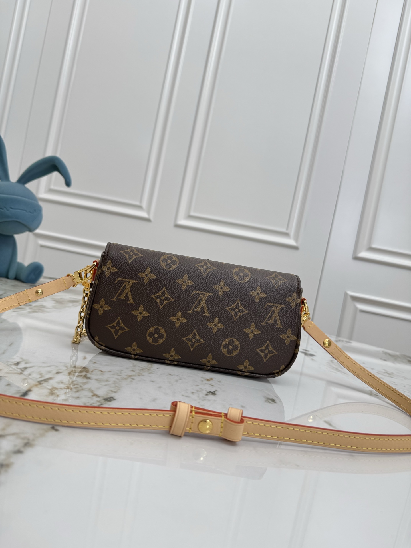 Louis Vuitton Wallet On Chain Ivy Crossbody Bag - Image 3